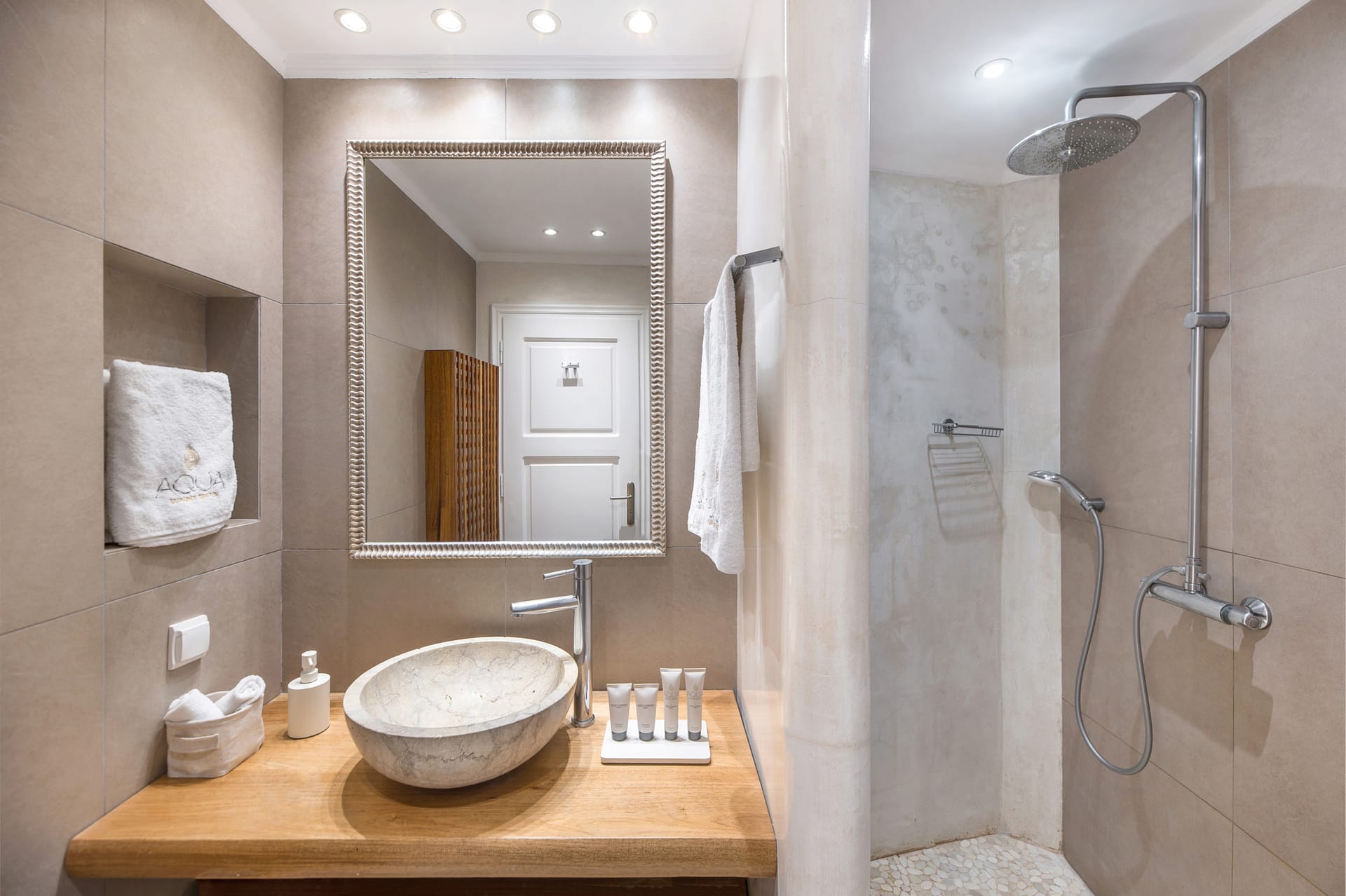 Aqua Luxury Suites Santorini - HONEYM - 18