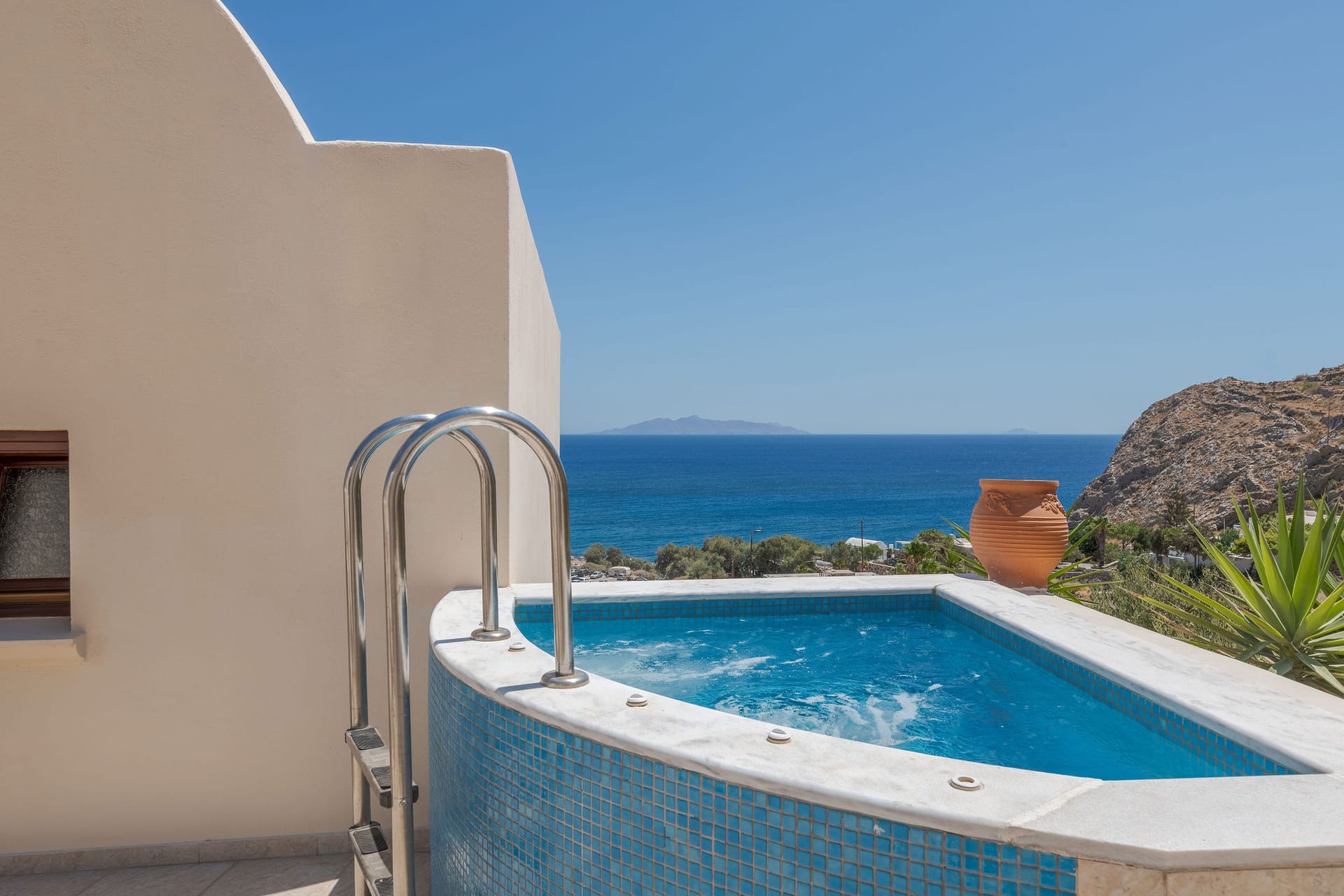 Deluxe Outdoor Jet Tub With Sea View