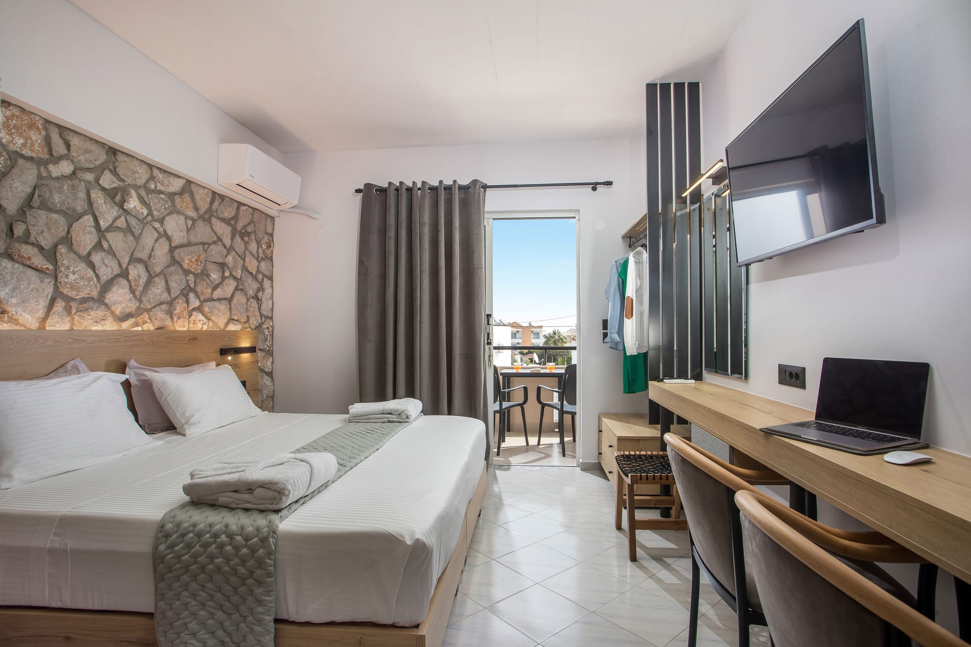 Deluxe Double or Twin Room