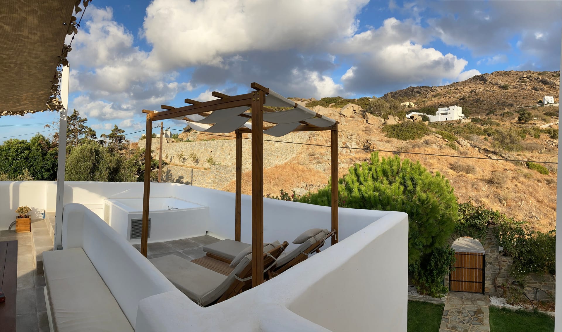 Grand Suite – Private Outdoor Terrace  with Hot Tub
