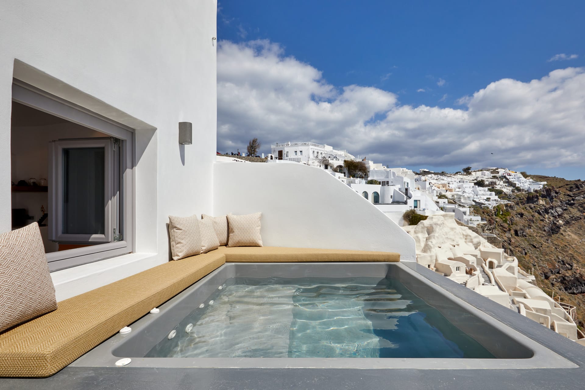 Family Suite ​with Outdoor Heated Jetted Tub