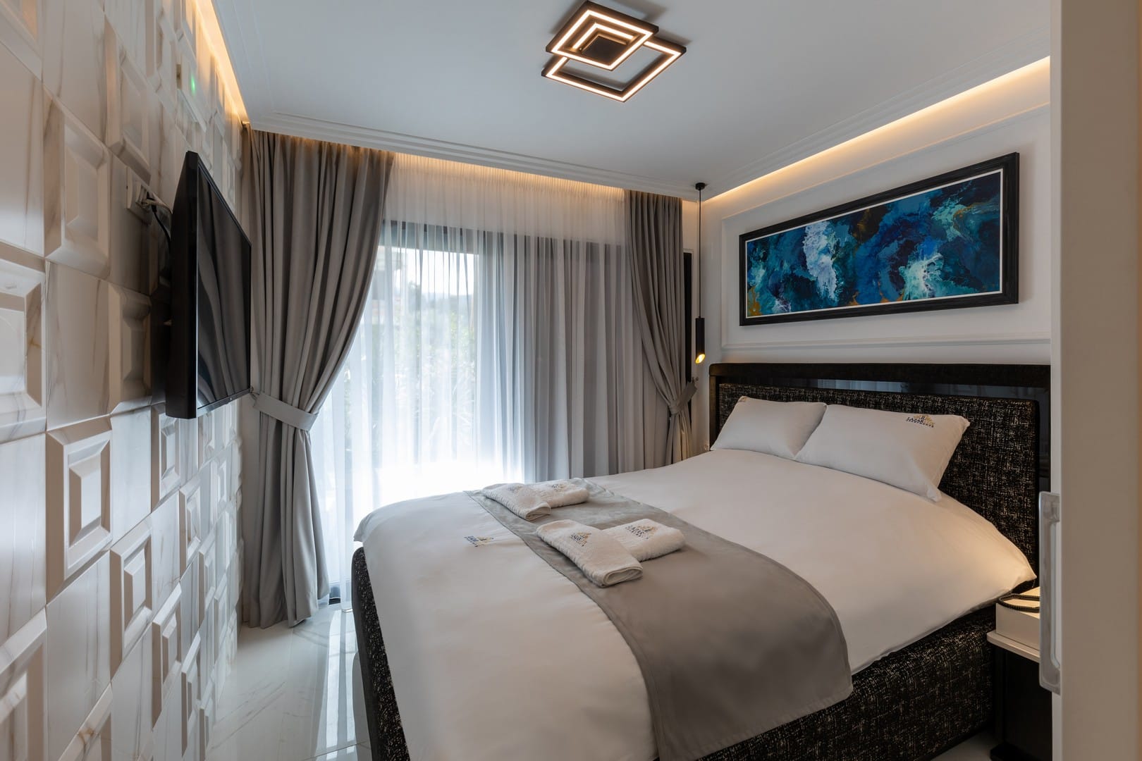 Two Bedroom Suite with Mountain or Pool View