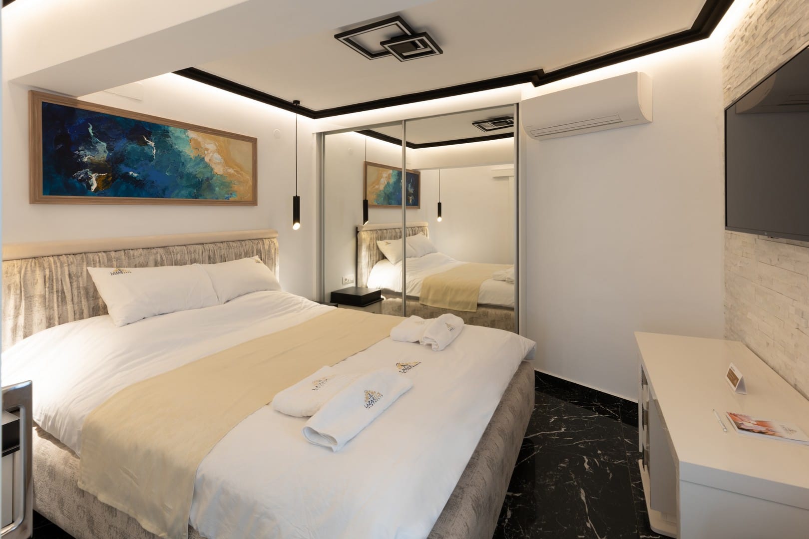 Lazar Lux Suites - SUPSUI - 8