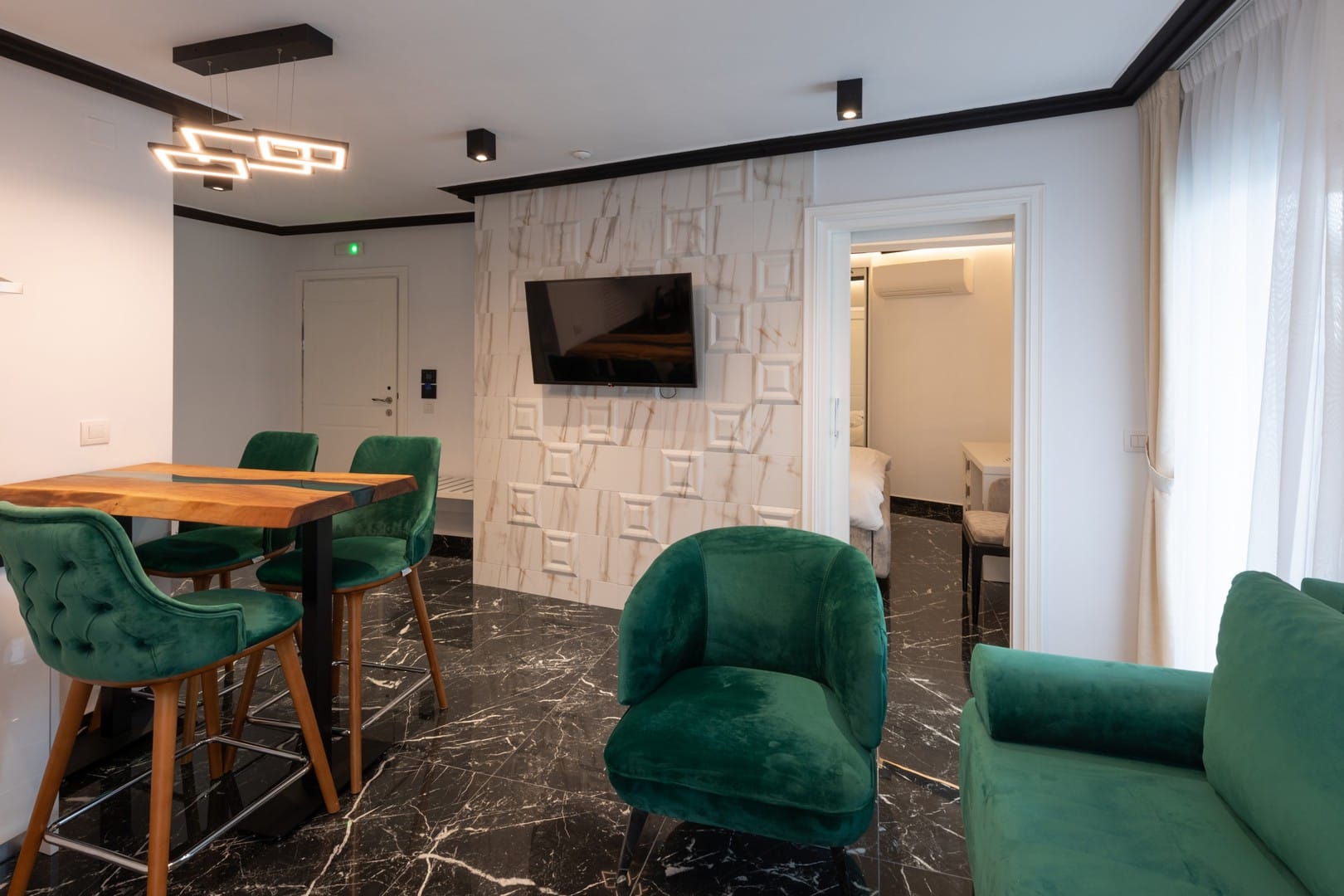 Lazar Lux Suites - SUPSUI - 10