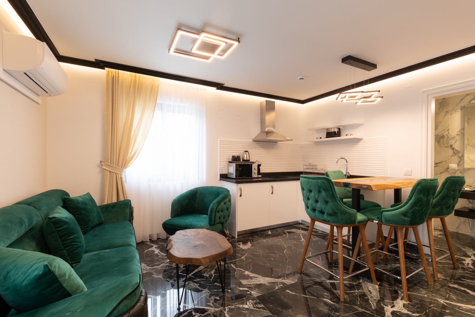 Lazar Lux Suites - DELSUI - 3