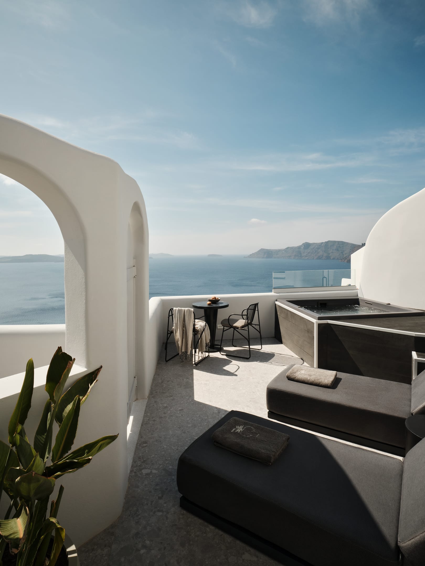 Junior Suite with outdoor hot tub and sea view