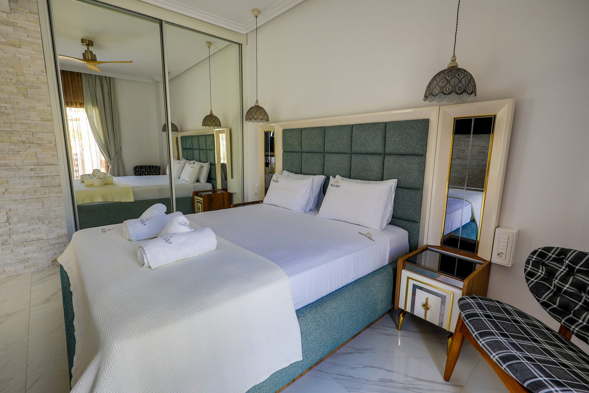 Beach Walk Luxury Suites - JNRSUI - 11