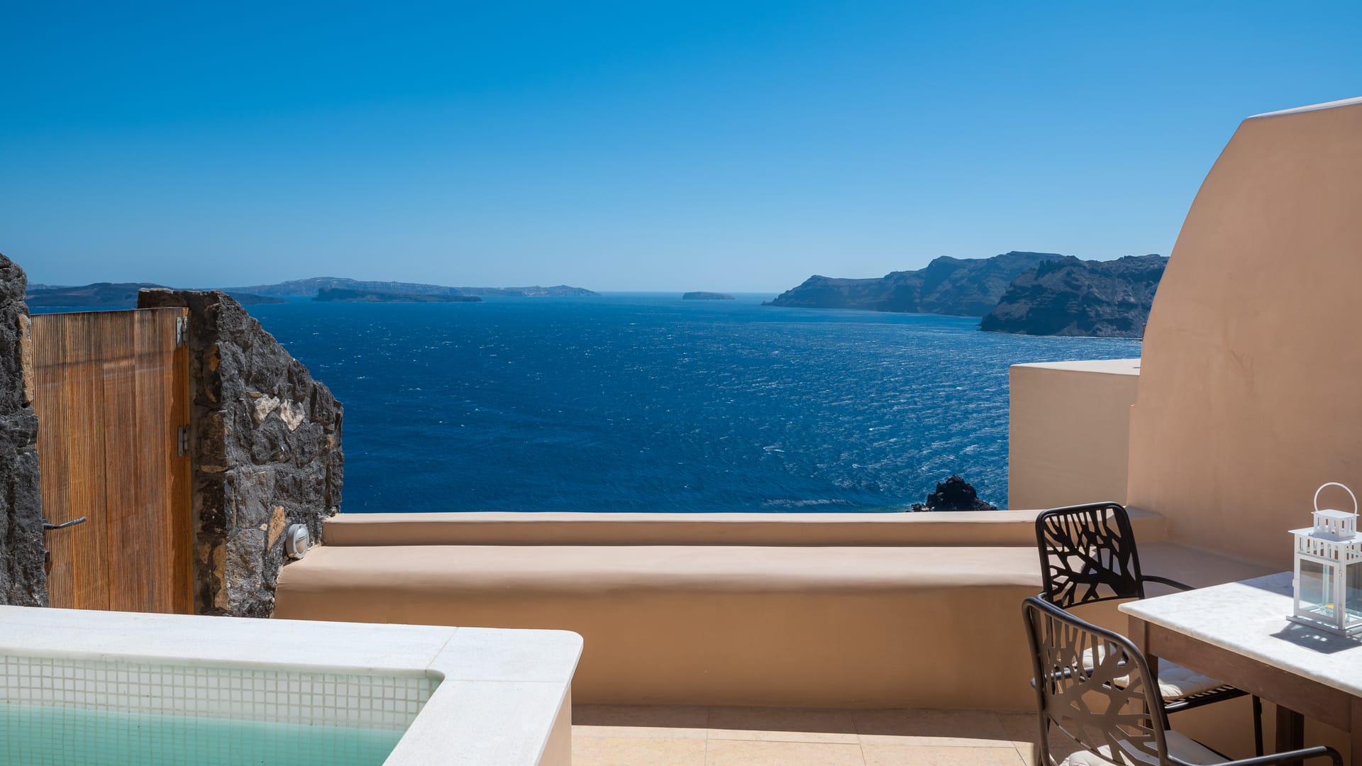 Deluxe Cave Villa with Private Outdoor Hot Tub with Jets
