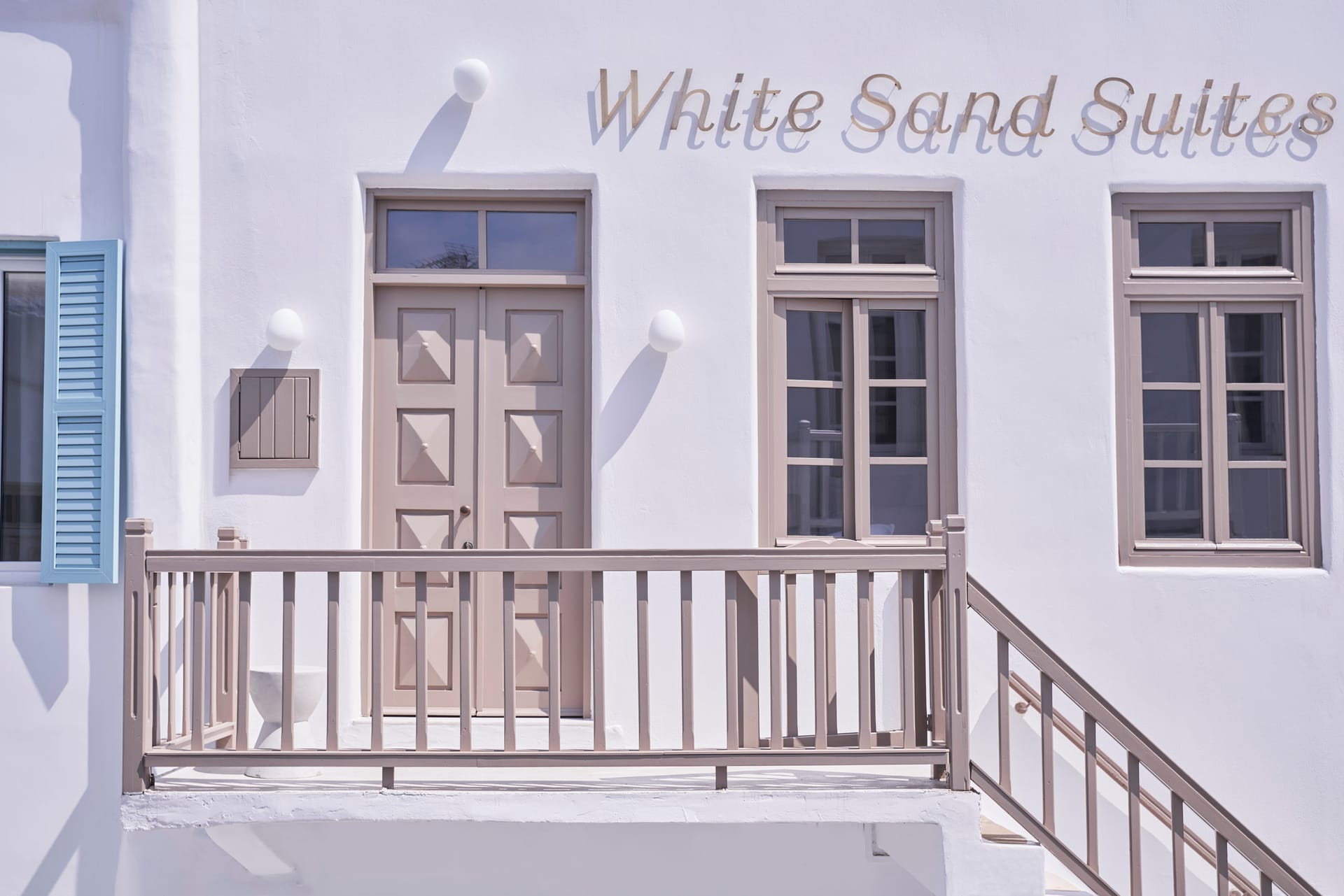 2-bedroom House with Balcony (landlord package)