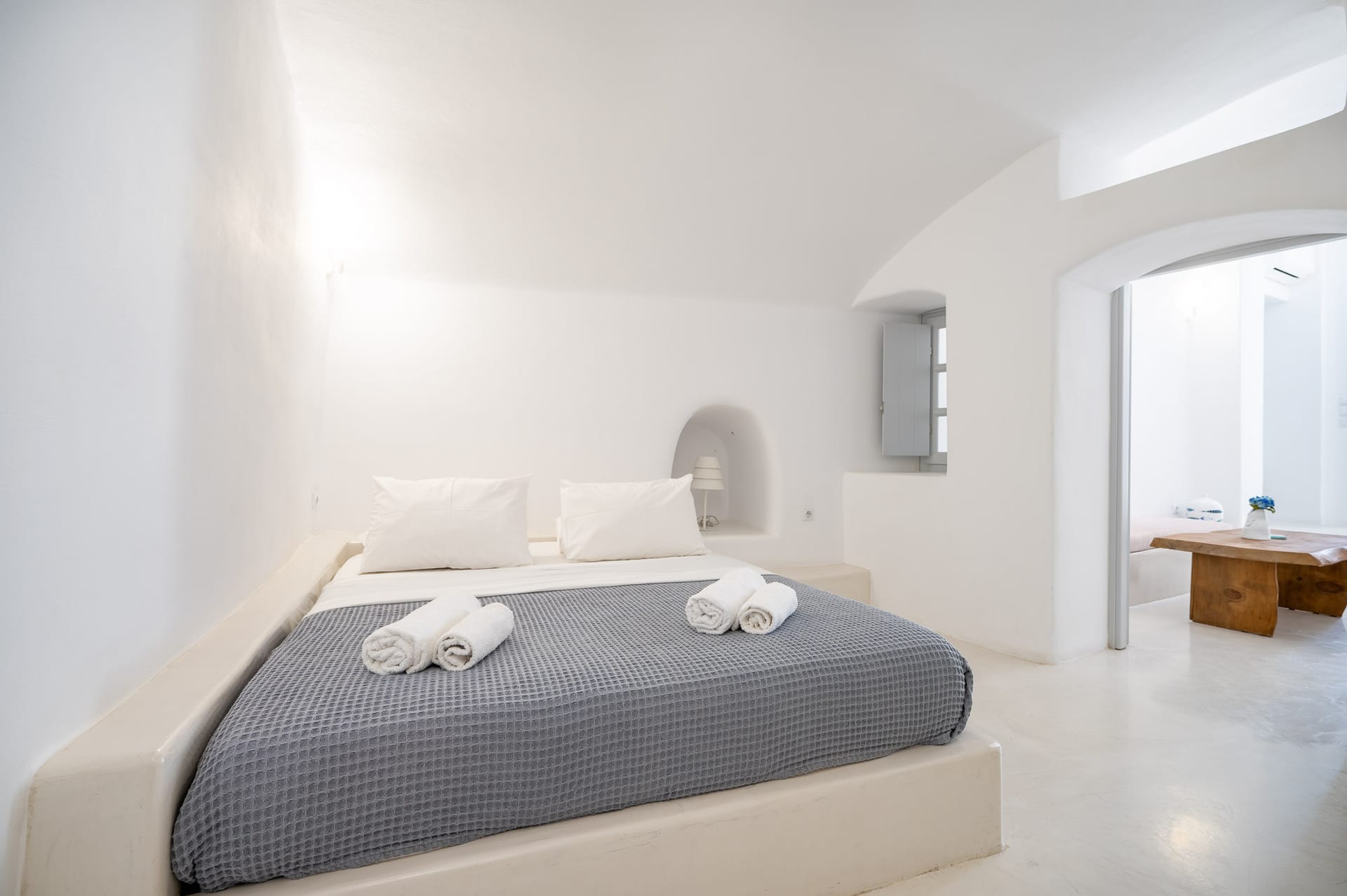 Karpimo & Fertimo Suites Santorini - TWOBED - 5