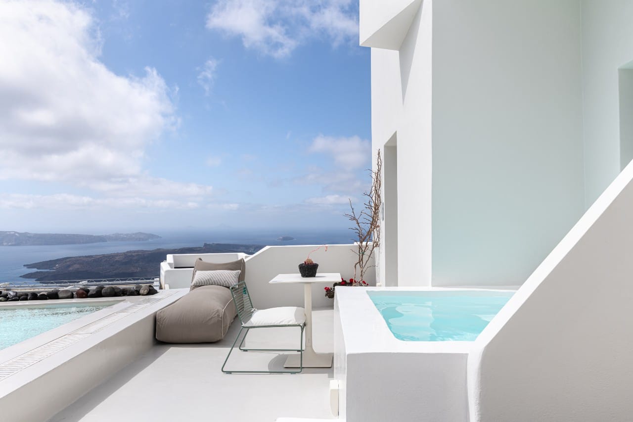 Deluxe Suite with Outdoor Jetted Tub and Caldera View
