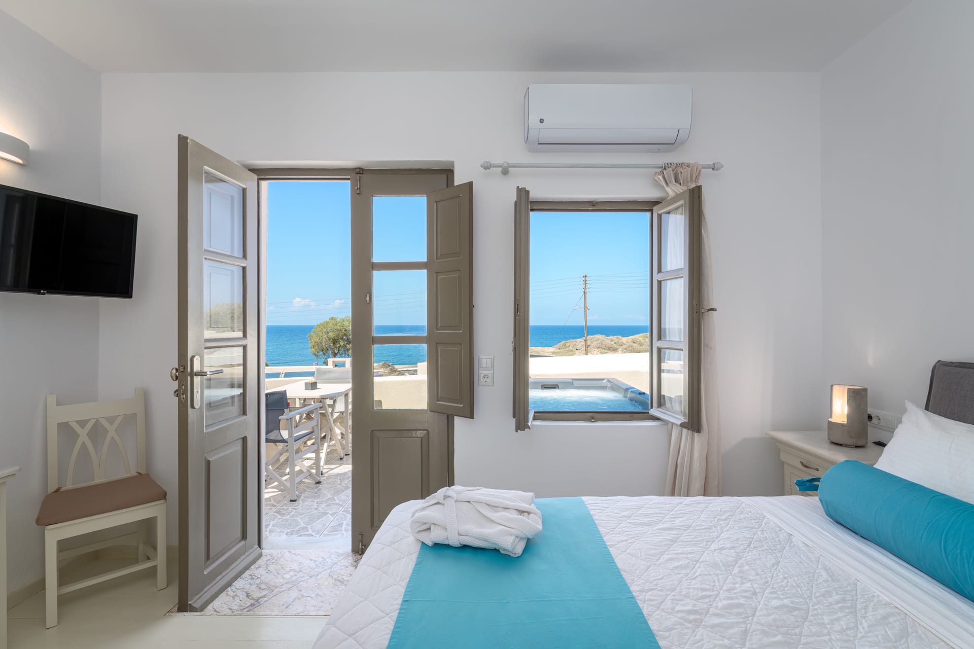 Honeymoon Suite with  Outdoor Hot Tub & Sea View