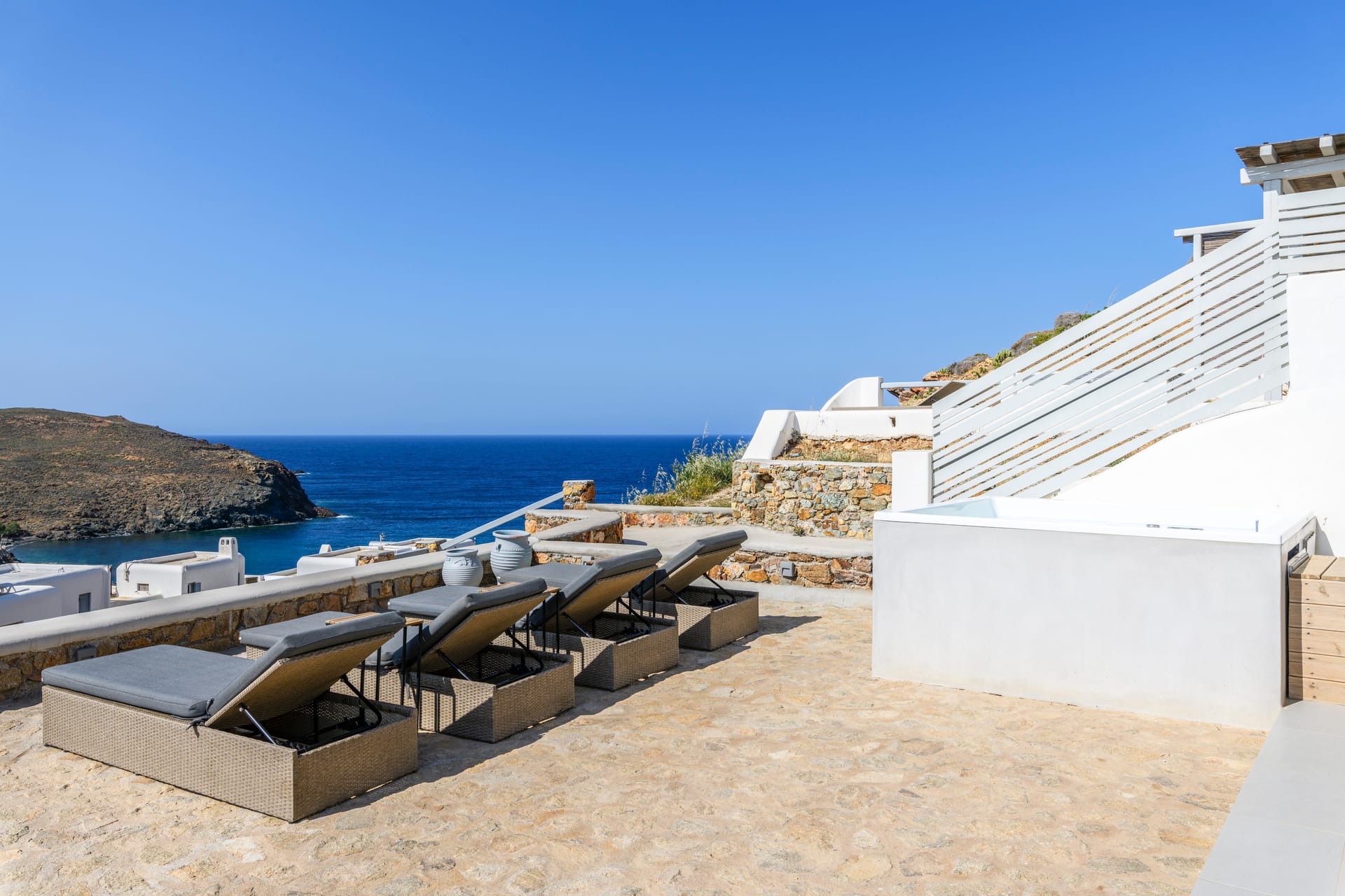 Costa Mare Sea View Residence with Jacuzzi – 2BDR