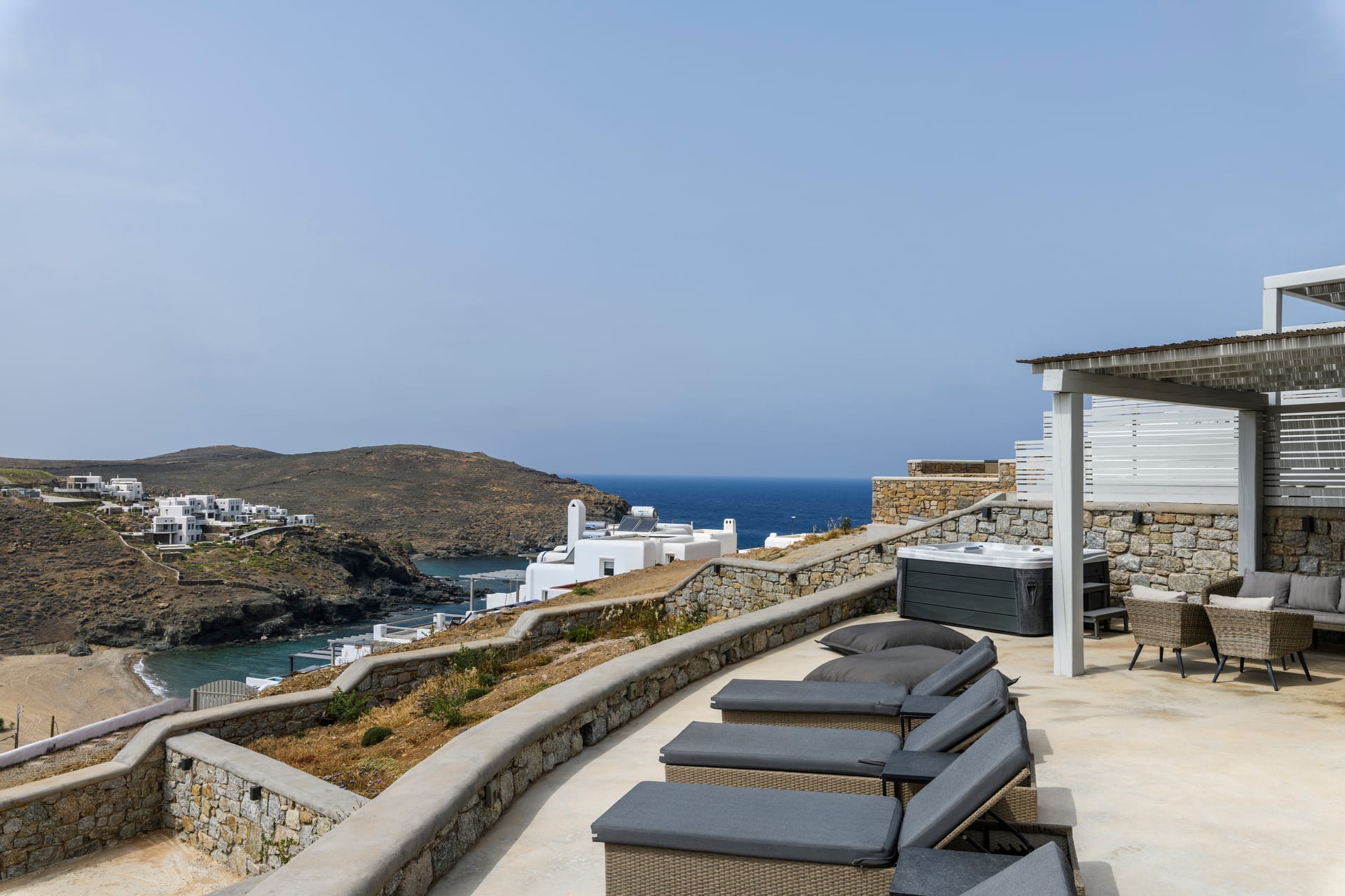 Deluxe Sea View Residence with Jacuzzi – 2BDR