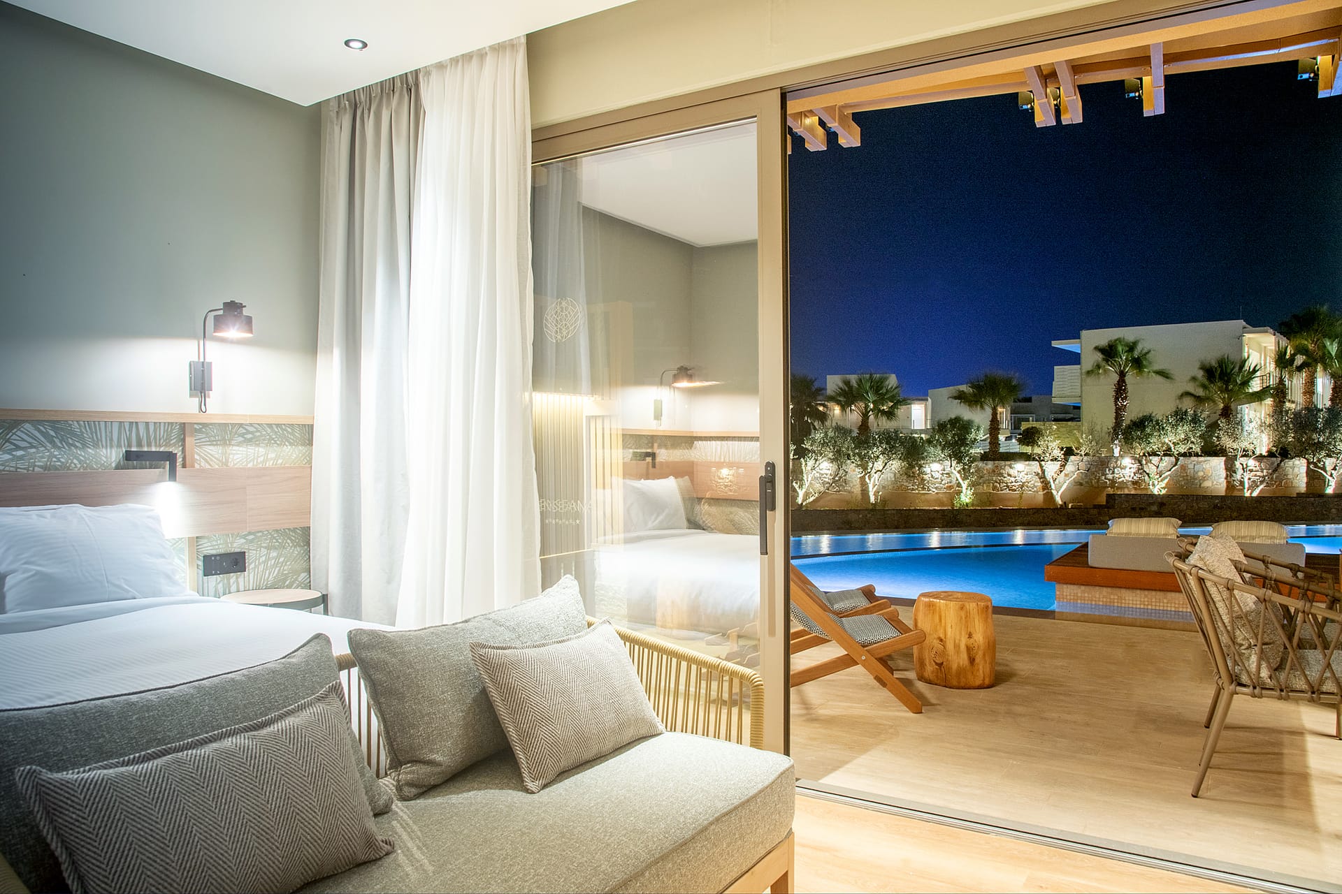 Classic Double Room with Pool Access