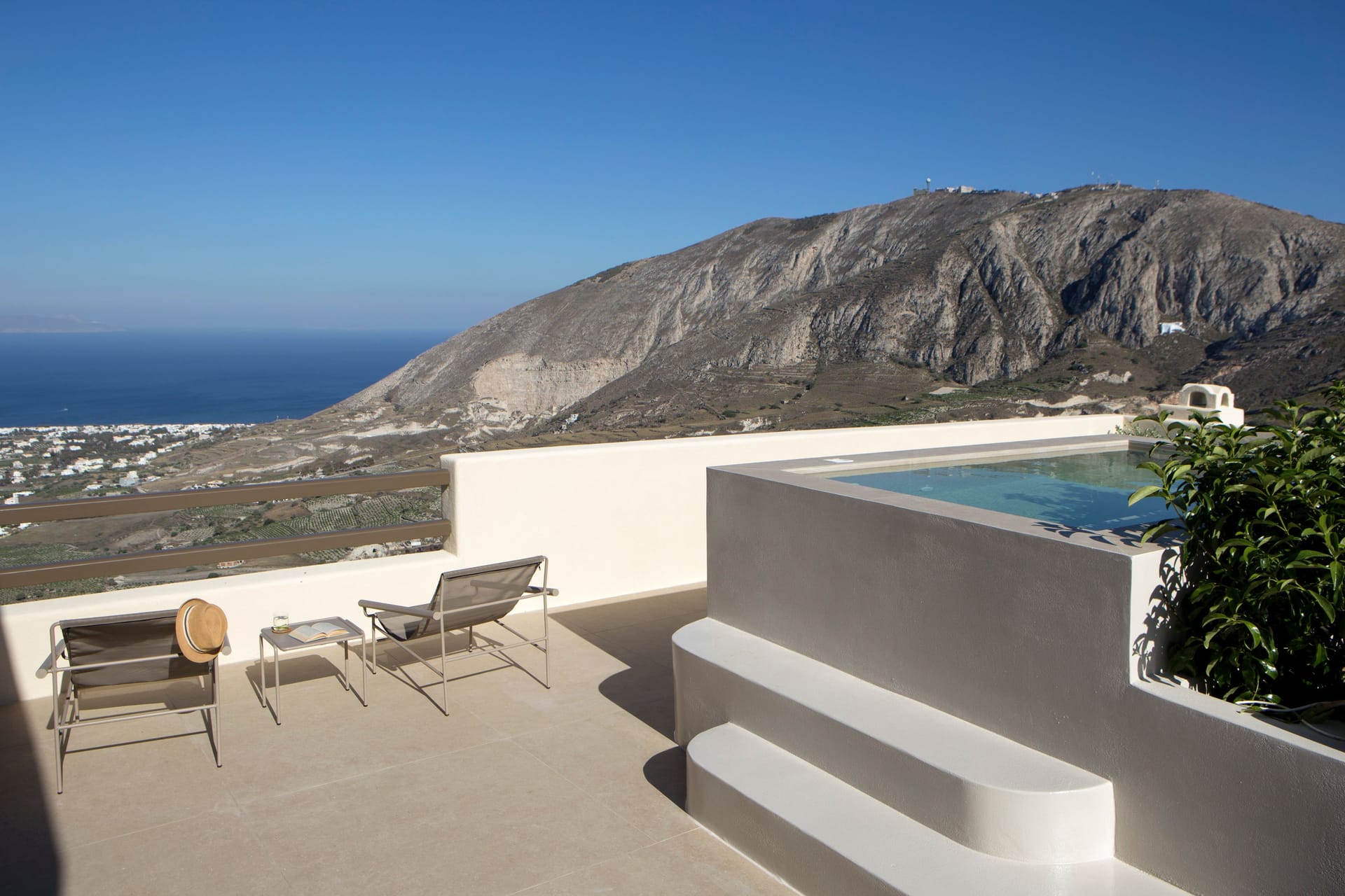 Comfort Suite with Heated Plunge Pool and Sea View