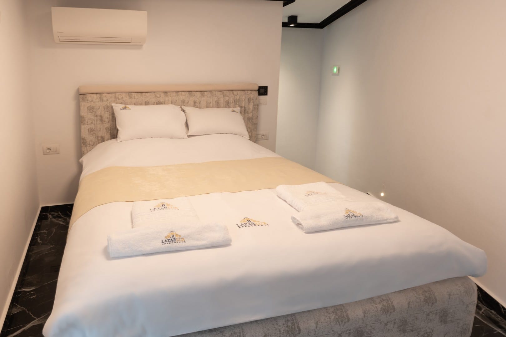 Lazar Lux Suites - DELSUI - 10