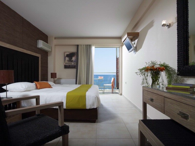 Cozy Family Room Sea View