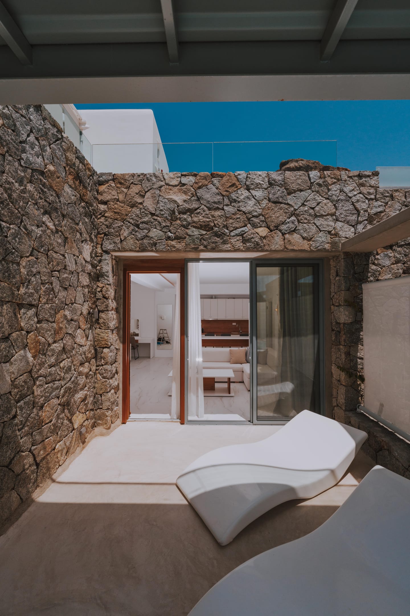 Confy One bedroom Apartment with Plunge Pool  Land View