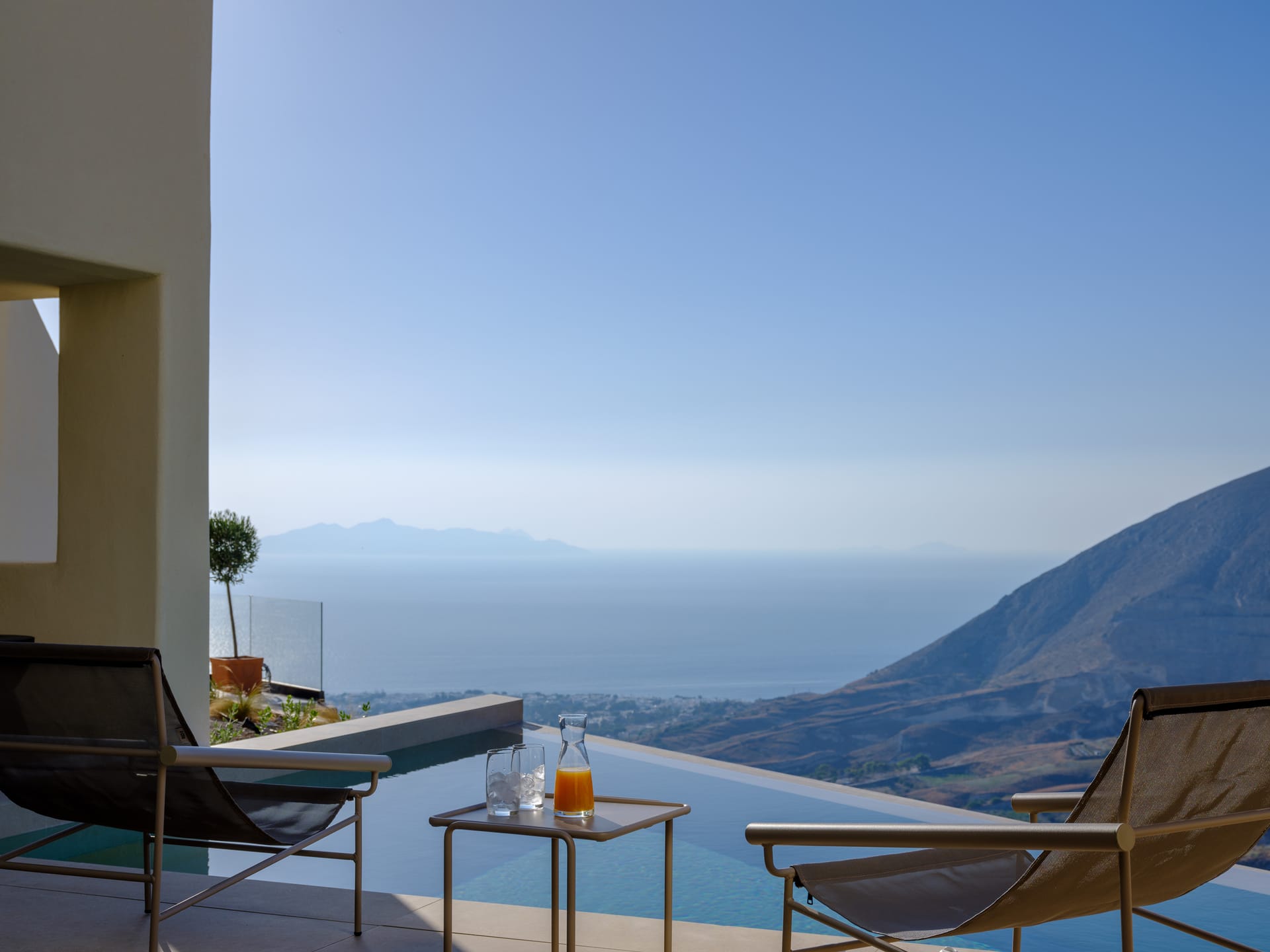 Senior Suite with Heated Pool and Sea View