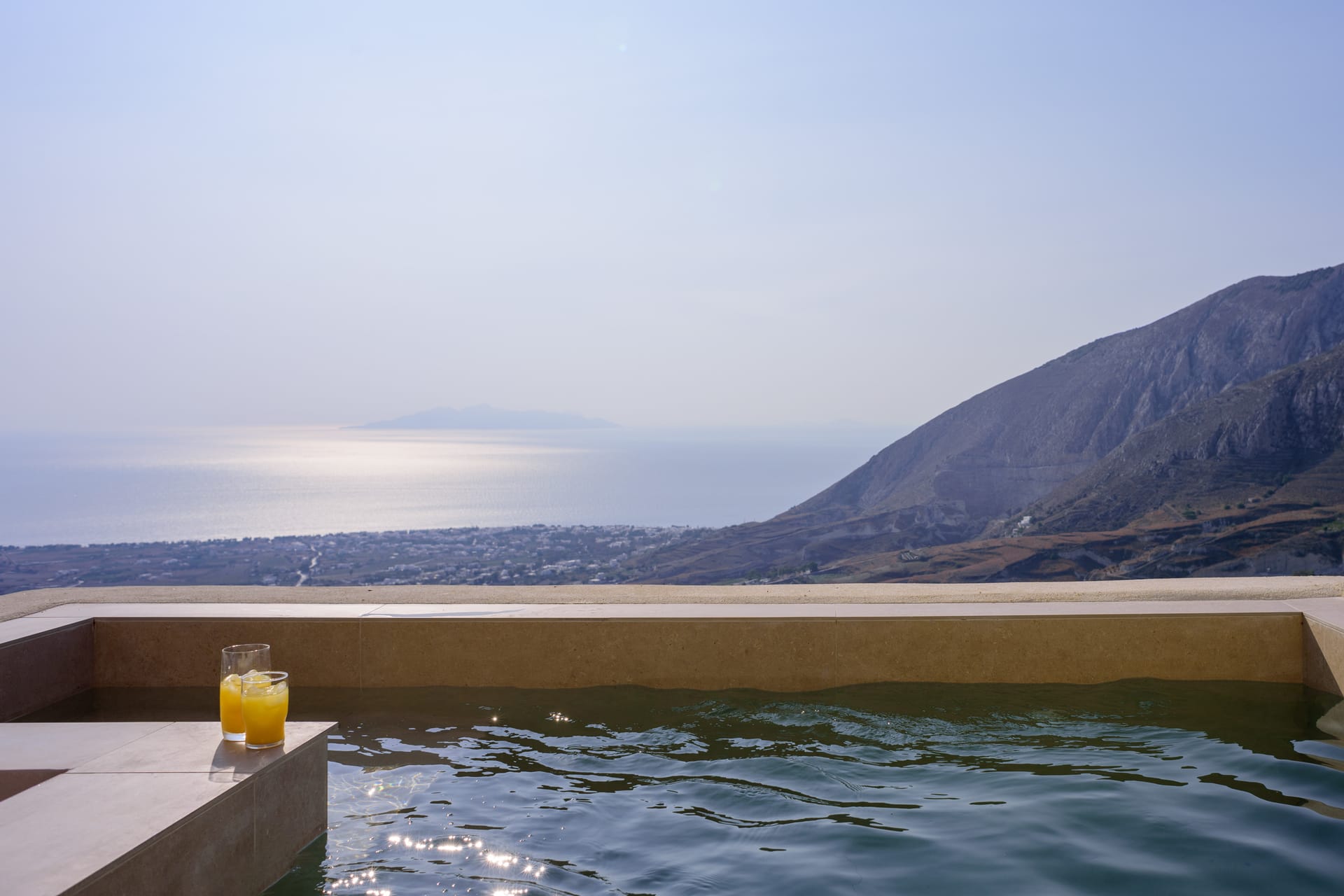 Superior Suite with Heated Jacuzzi and Sea View