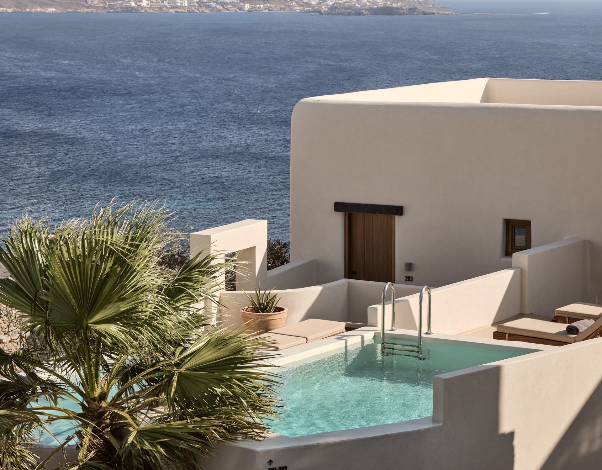 OMEON Signature Suite Sea View with Private Pool