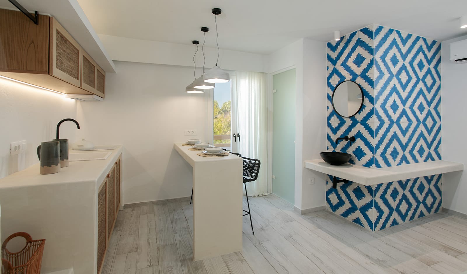 Hermes Luxury Suites - DELUXE - 4
