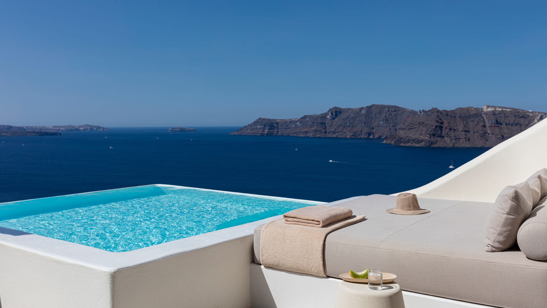 Infinity Pool Suite Caldera Sea View