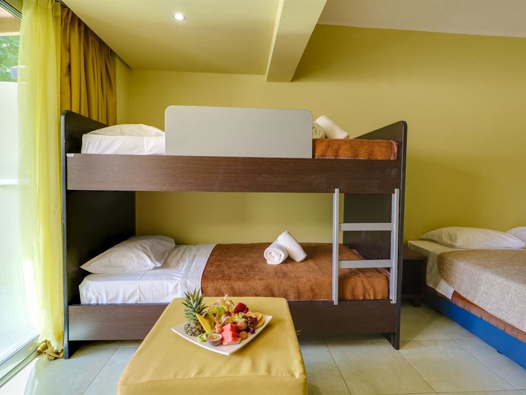 Family room Garden view bunked beds