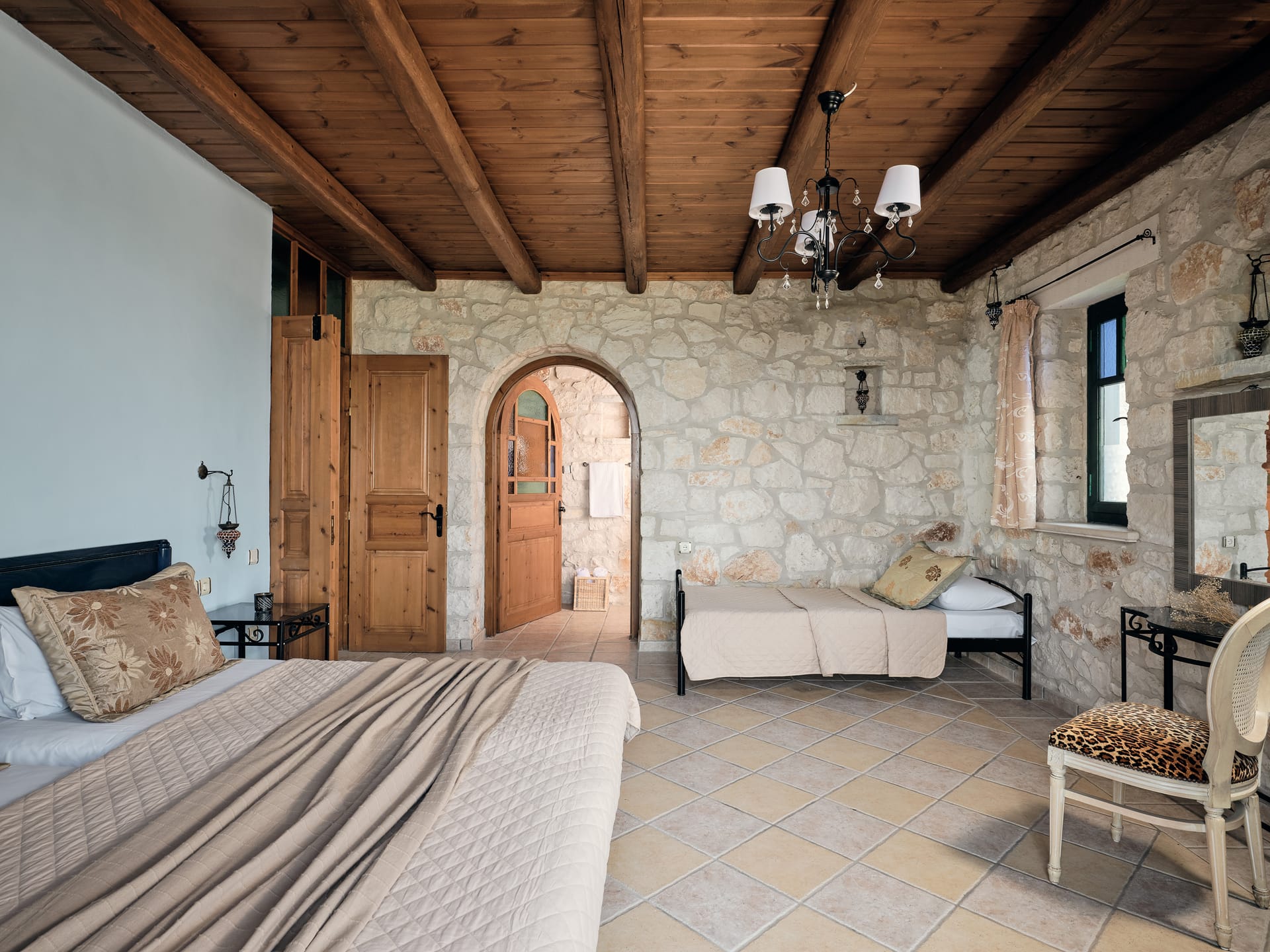 Three Bedroom Master Suite with Sea View – Split Level