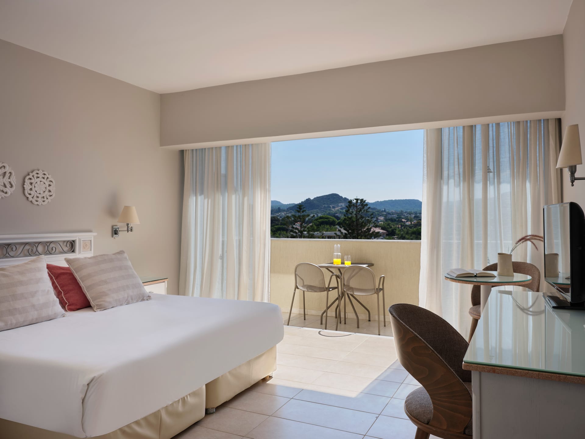 Twin / Double Room Inland View