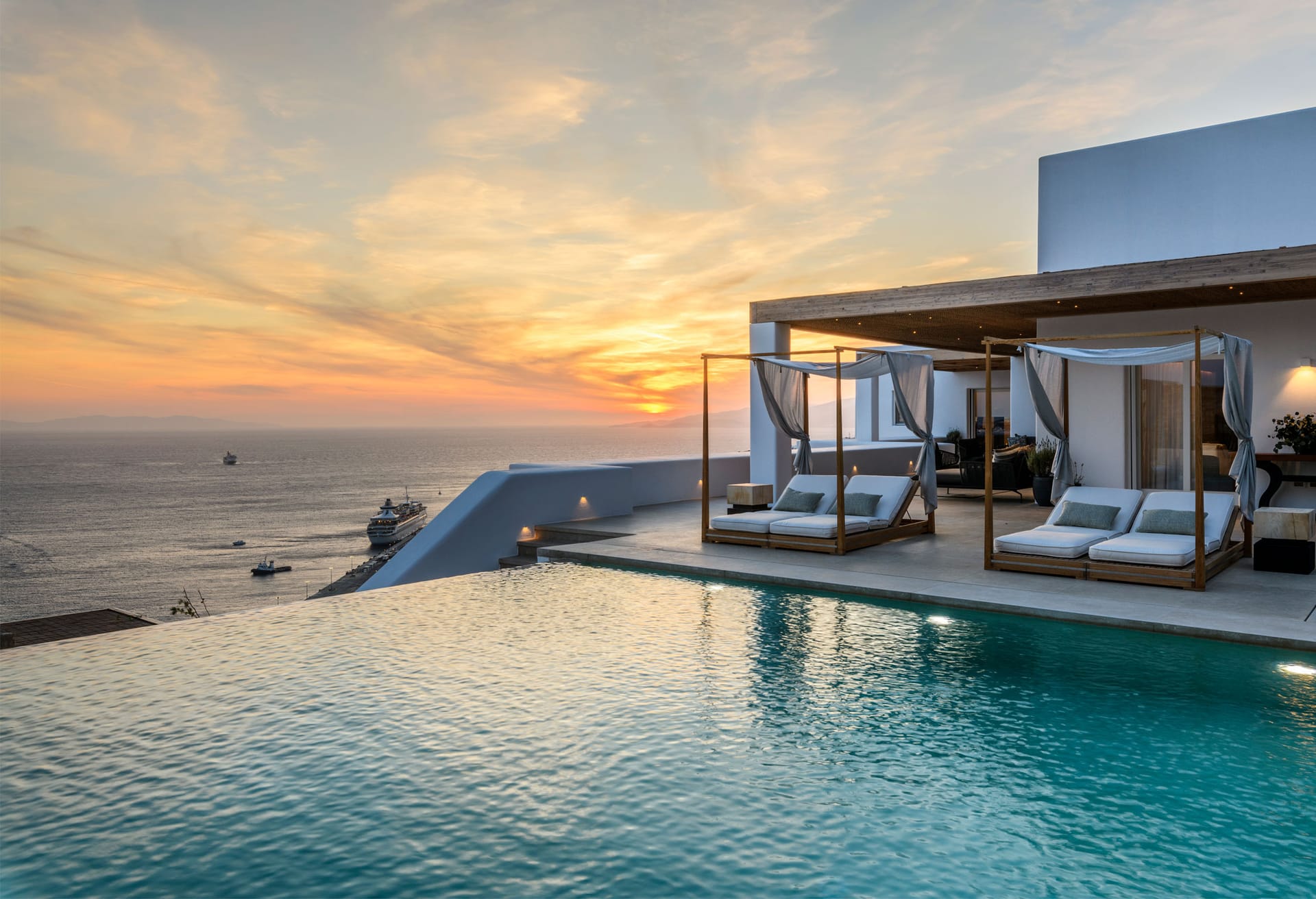 8 Bedroom | Villa Enzo | Tourlos