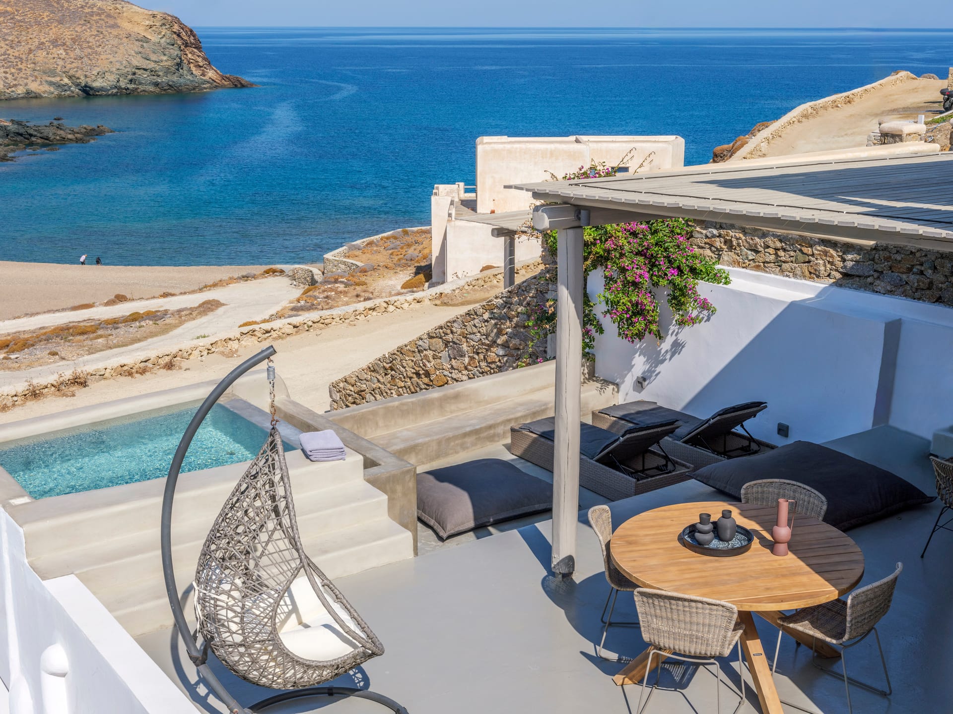 Christina Beach Front Residence with Infinity mini Pool Jacuzzi & Sea View – 3BDR