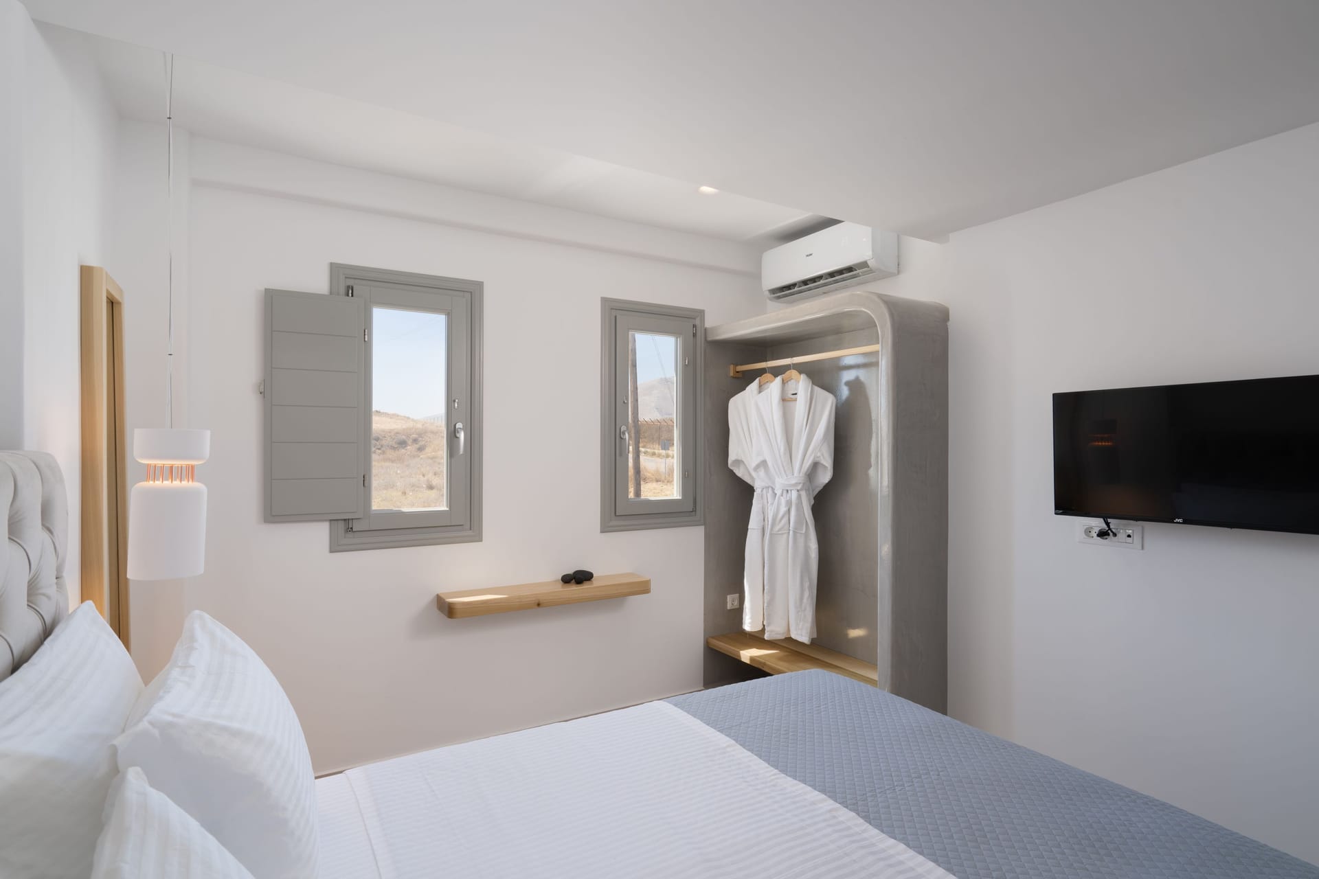 White Diamond Suite with Hot Tub