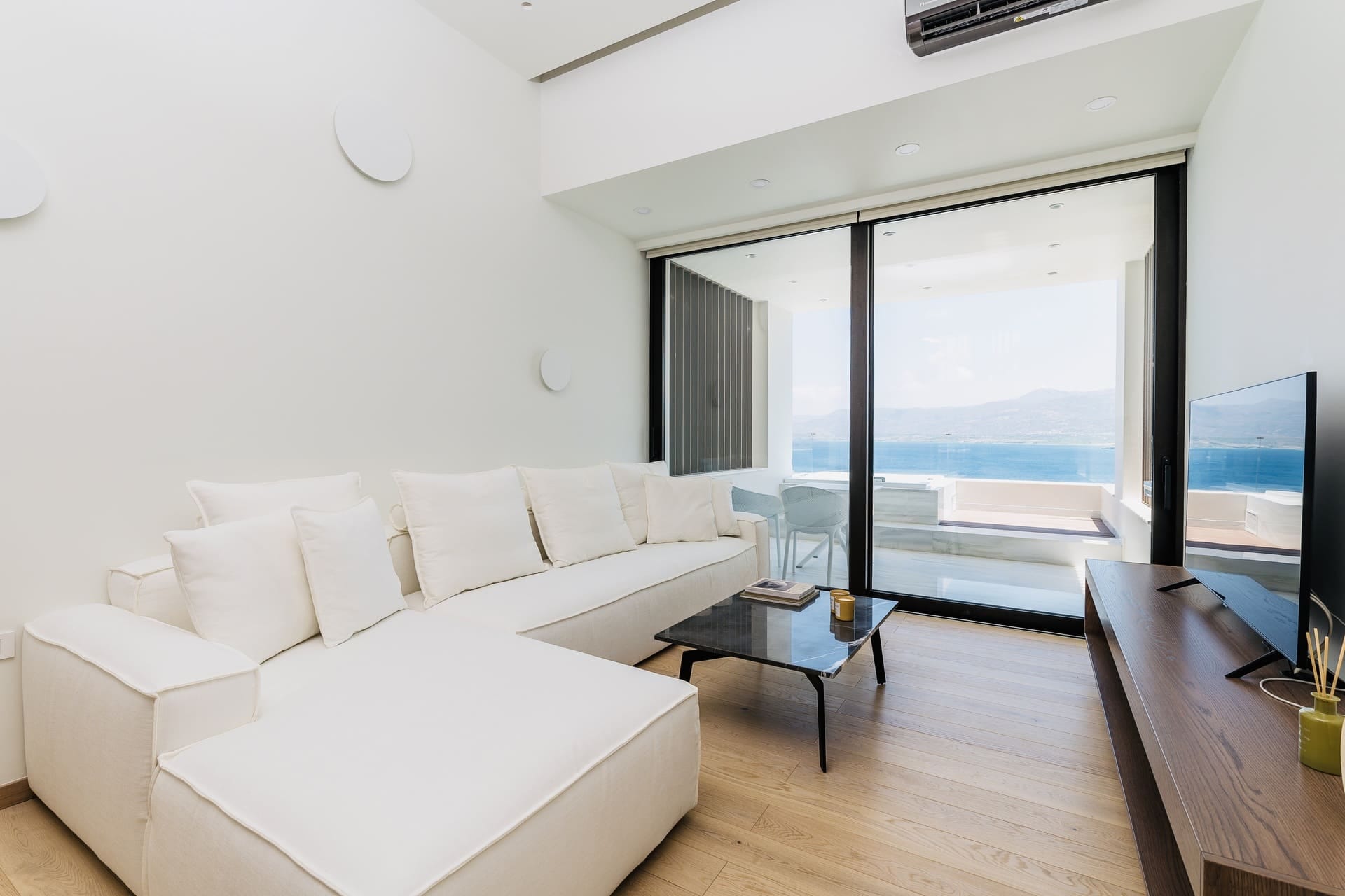 Deluxe Suite 201