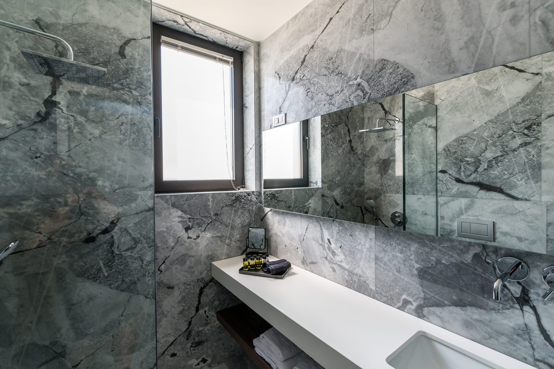 GM Exclusive Luxury Suites And SPA - DLX201 - 18