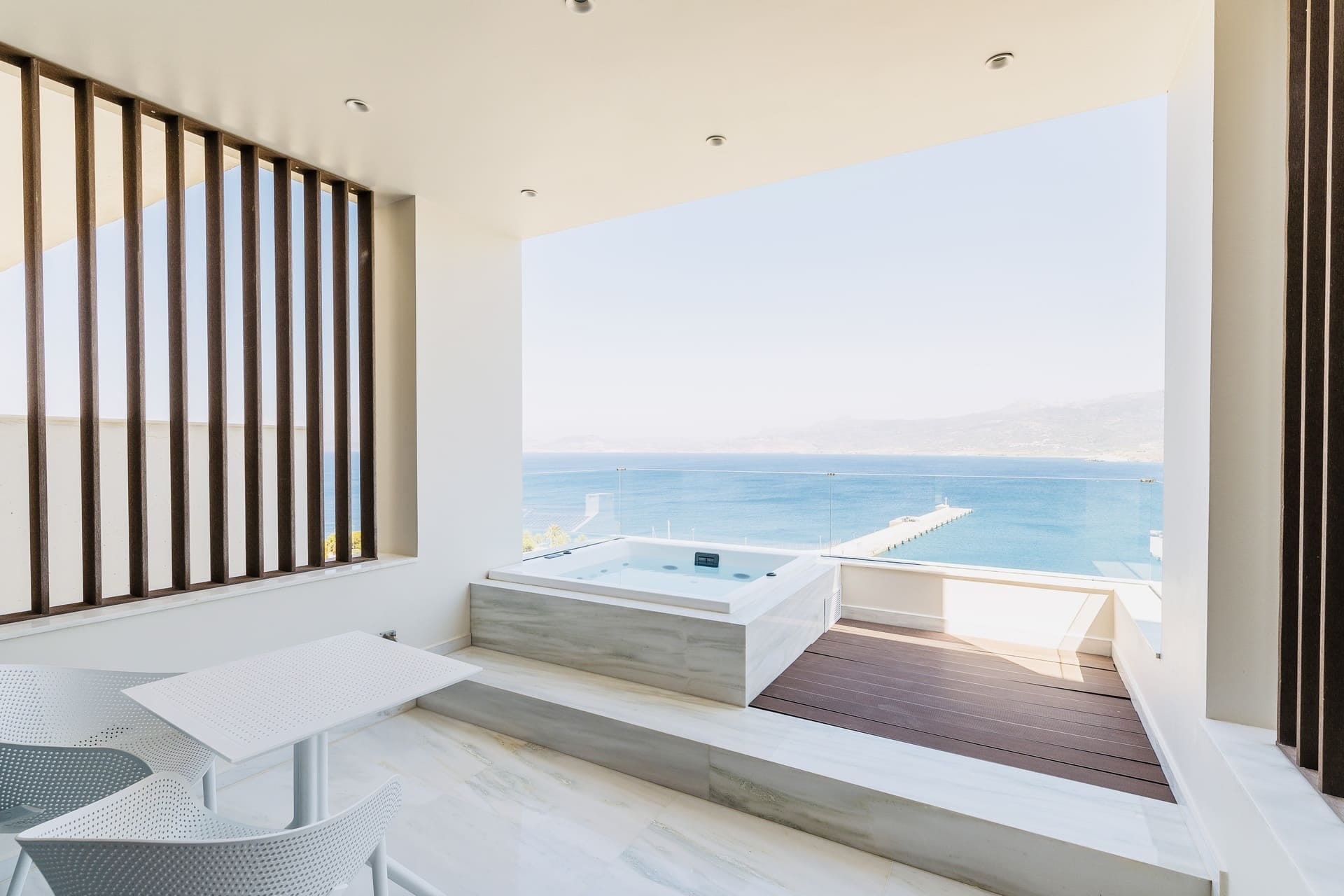 GM Exclusive Luxury Suites And SPA - DLX201 - 20