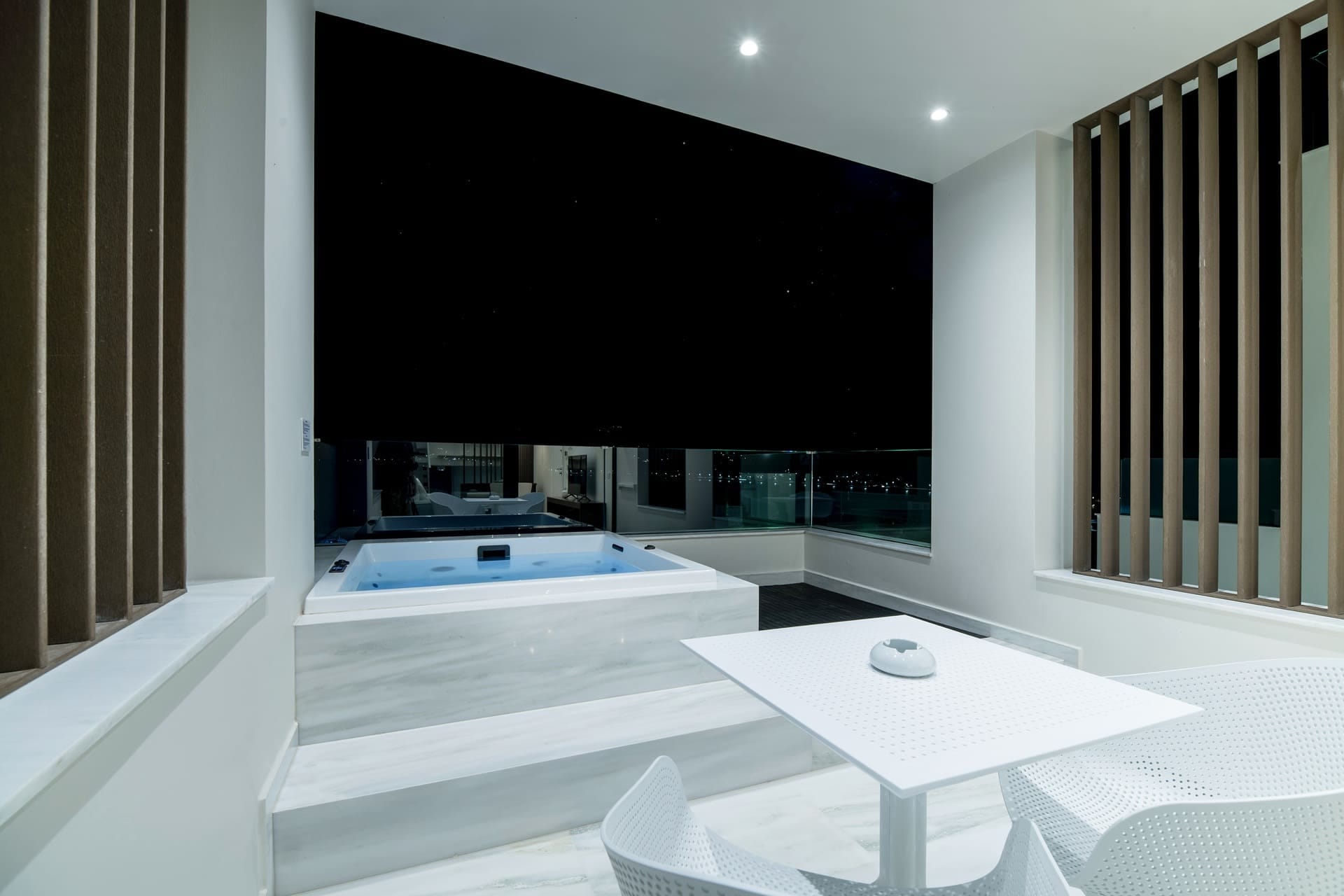 GM Exclusive Luxury Suites And SPA - DLX201 - 21