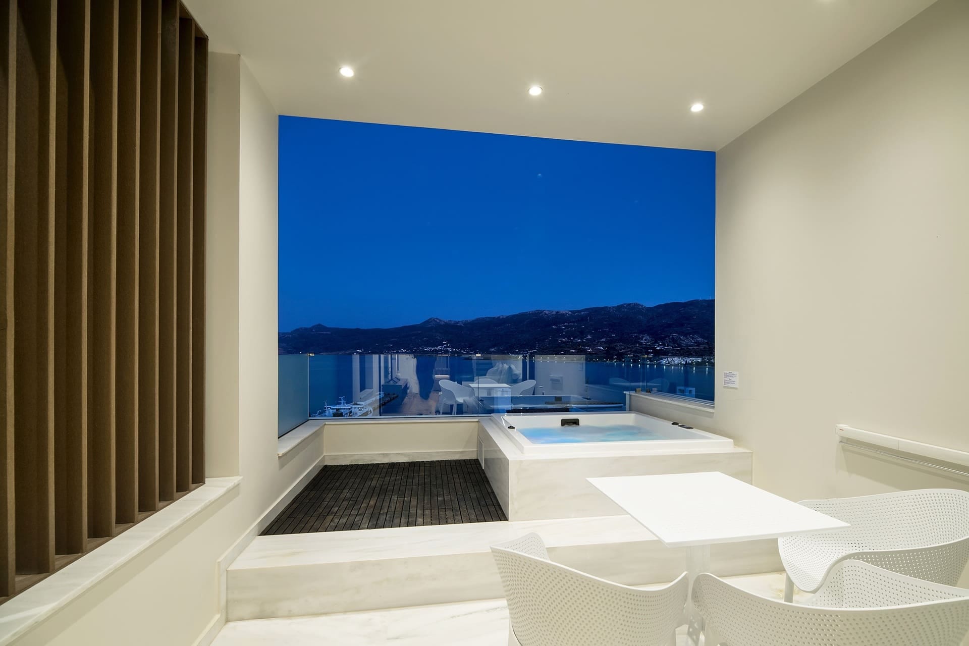 GM Exclusive Luxury Suites And SPA - DLX202 - 9
