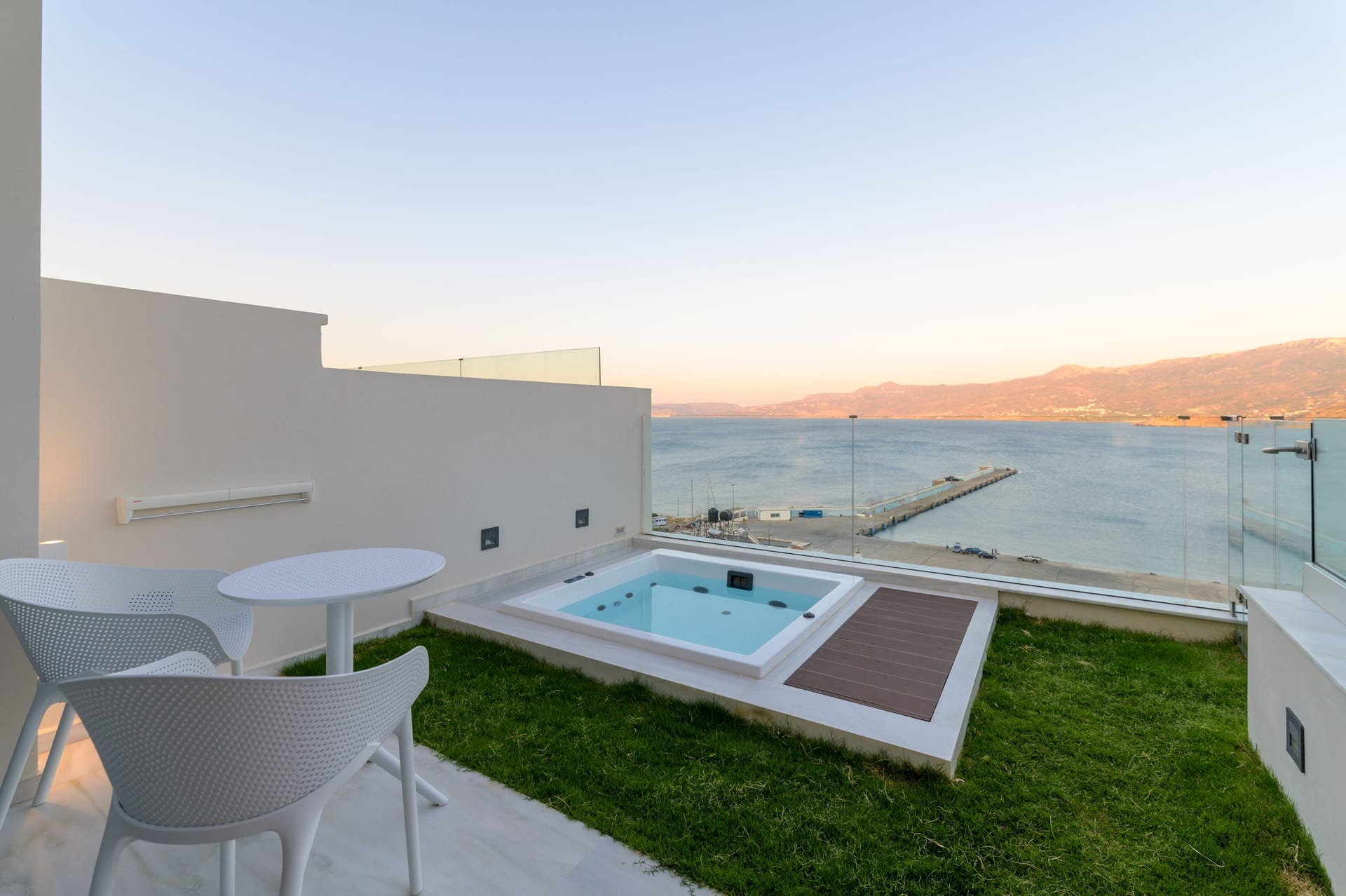 GM Exclusive Luxury Suites And SPA - JUN301 - 8