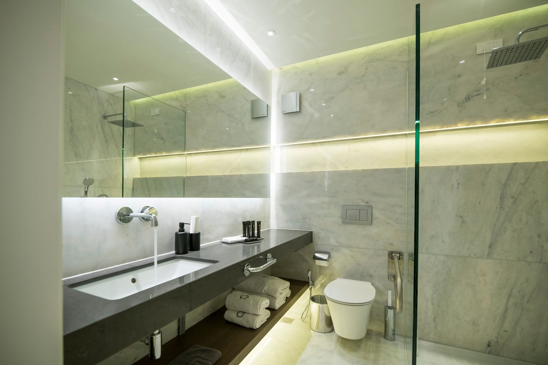 GM Exclusive Luxury Suites And SPA - JUN302 - 8