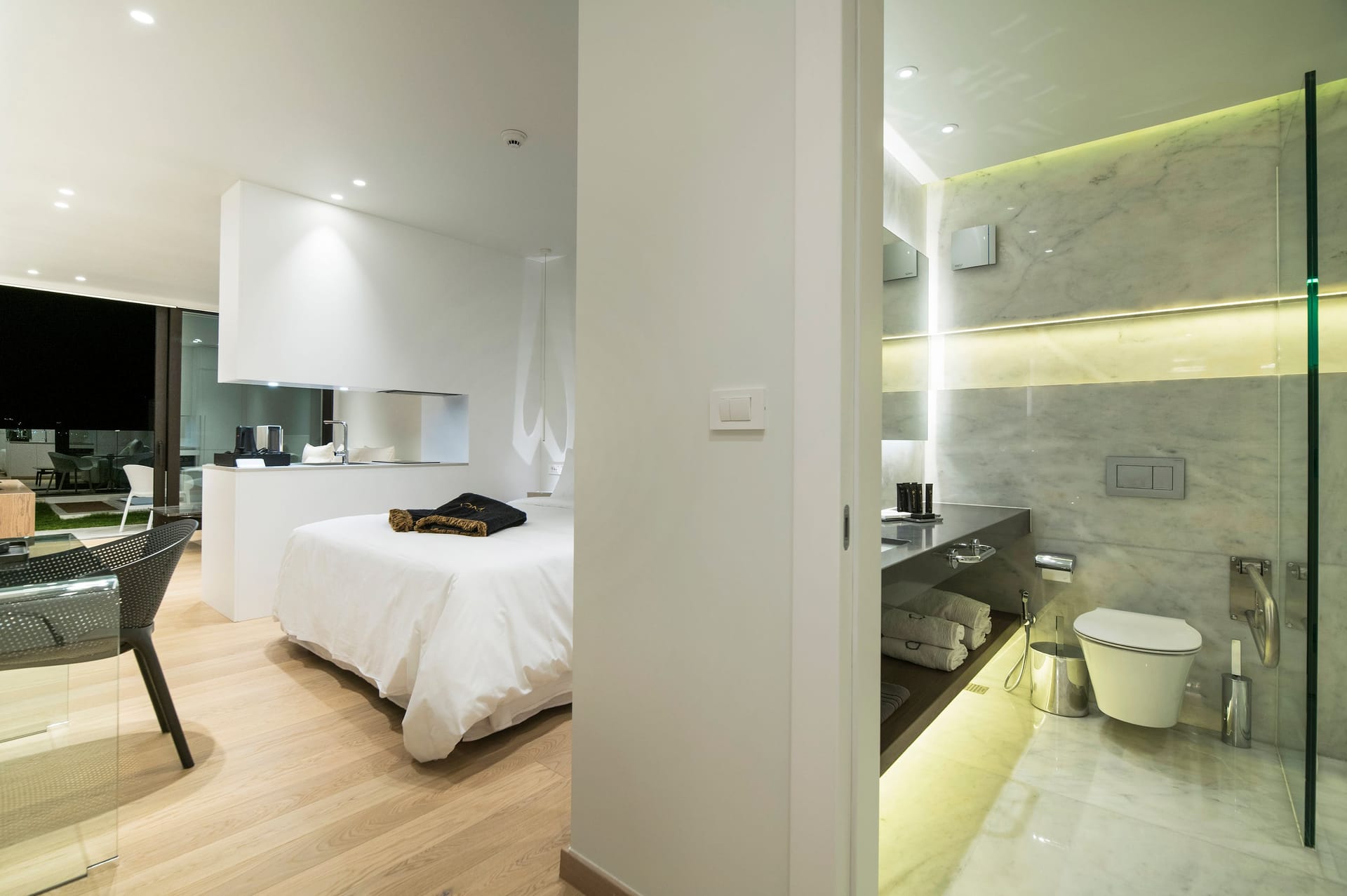 GM Exclusive Luxury Suites And SPA - JUN302 - 7