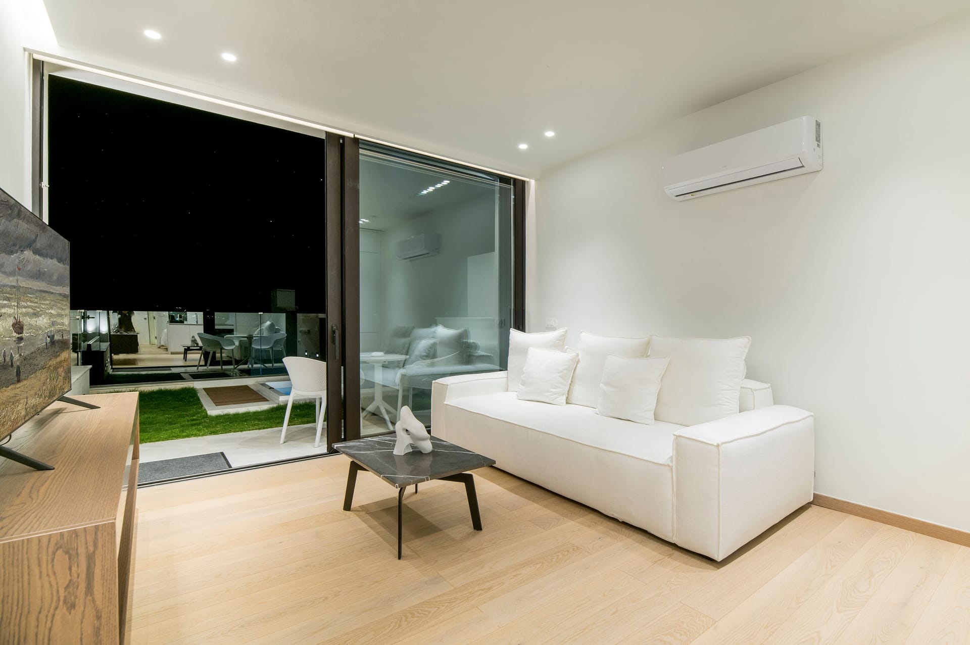 GM Exclusive Luxury Suites And SPA - JUN302 - 4