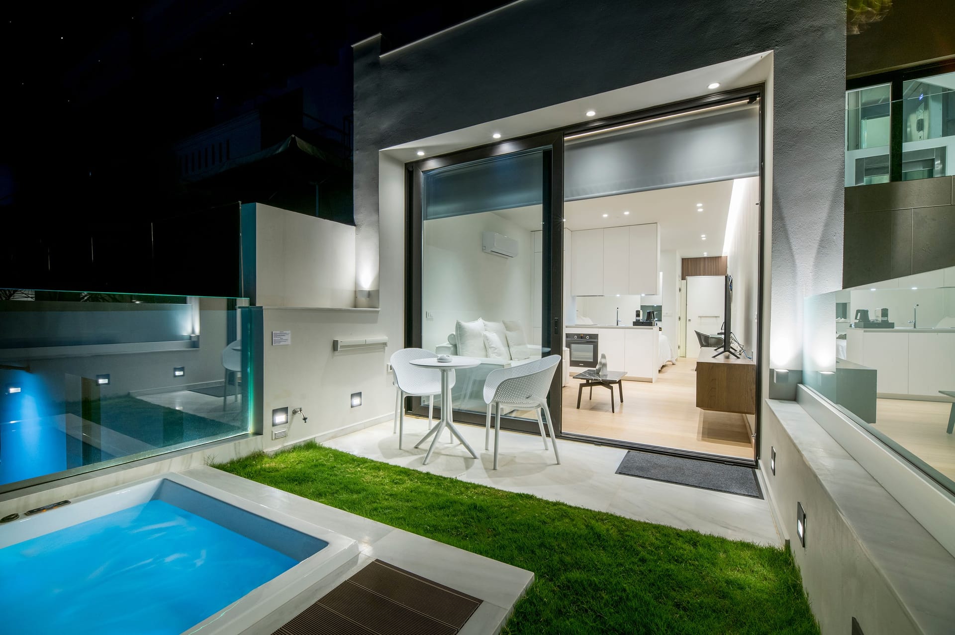 GM Exclusive Luxury Suites And SPA - JUN302 - 13