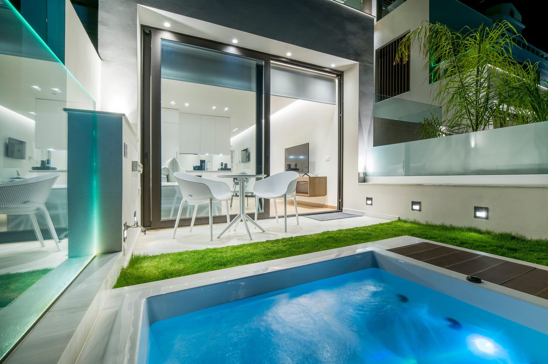 GM Exclusive Luxury Suites And SPA - JUN302 - 10