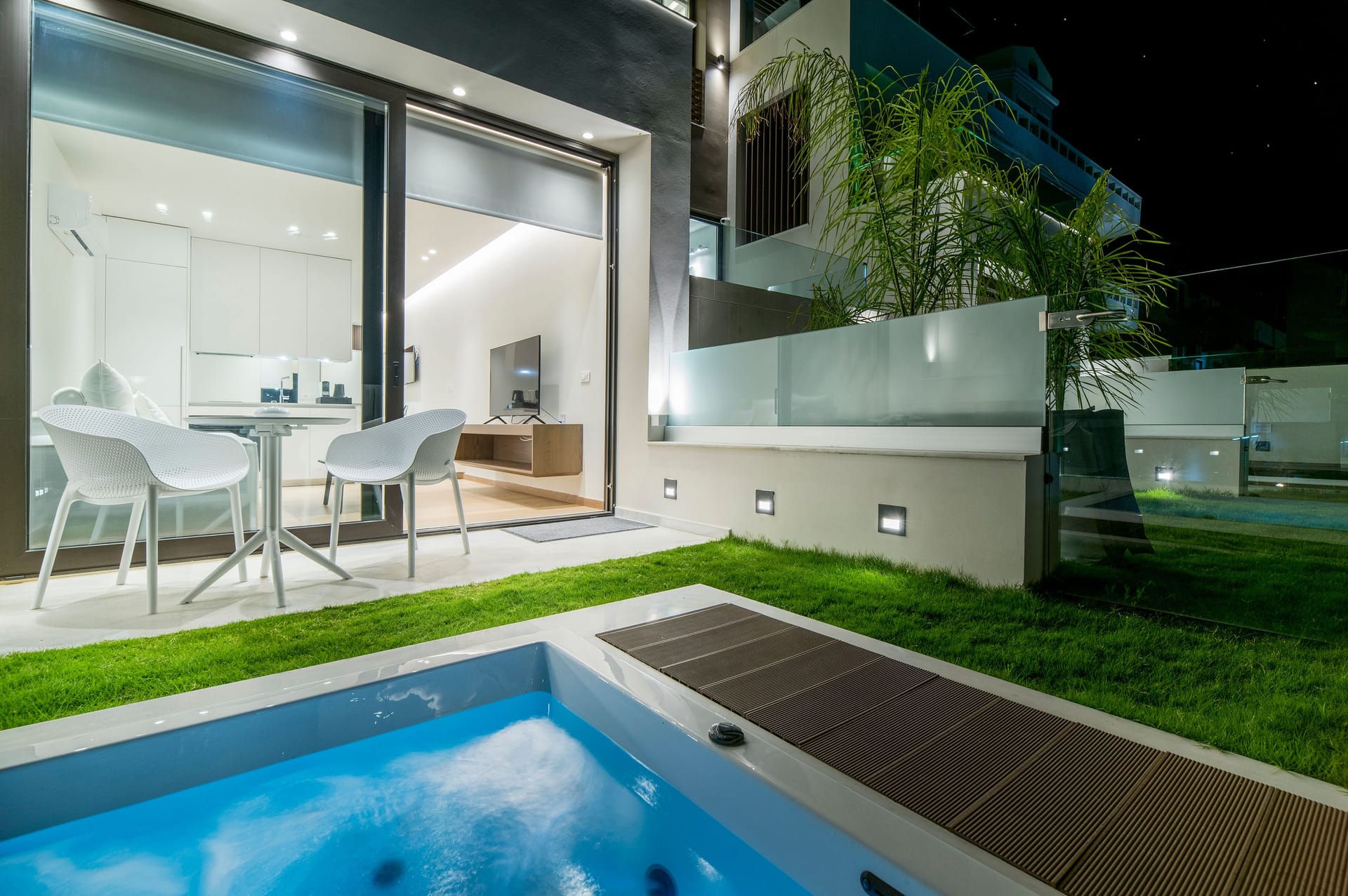 GM Exclusive Luxury Suites And SPA - JUN302 - 11