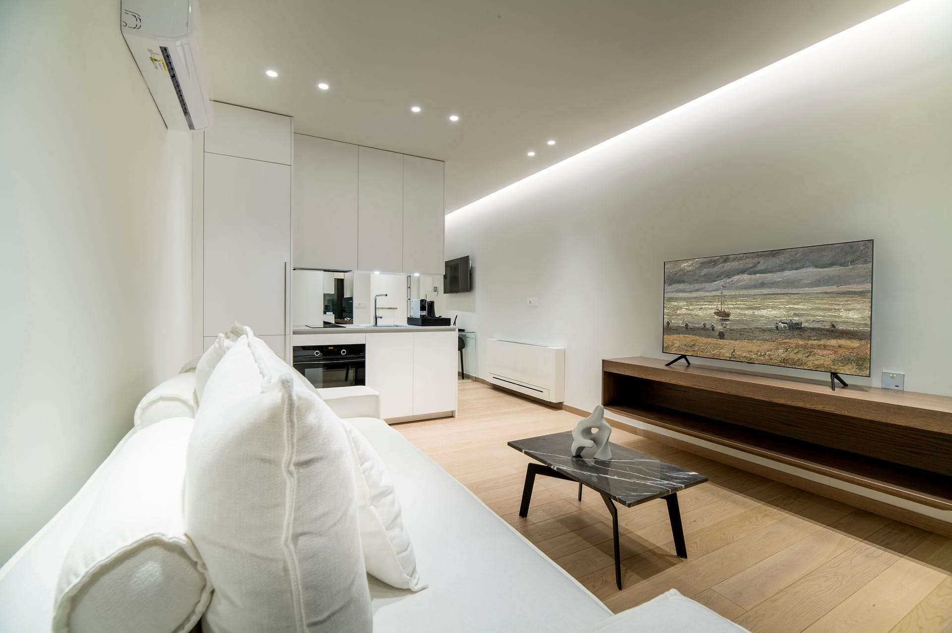 GM Exclusive Luxury Suites And SPA - JUN302 - 3