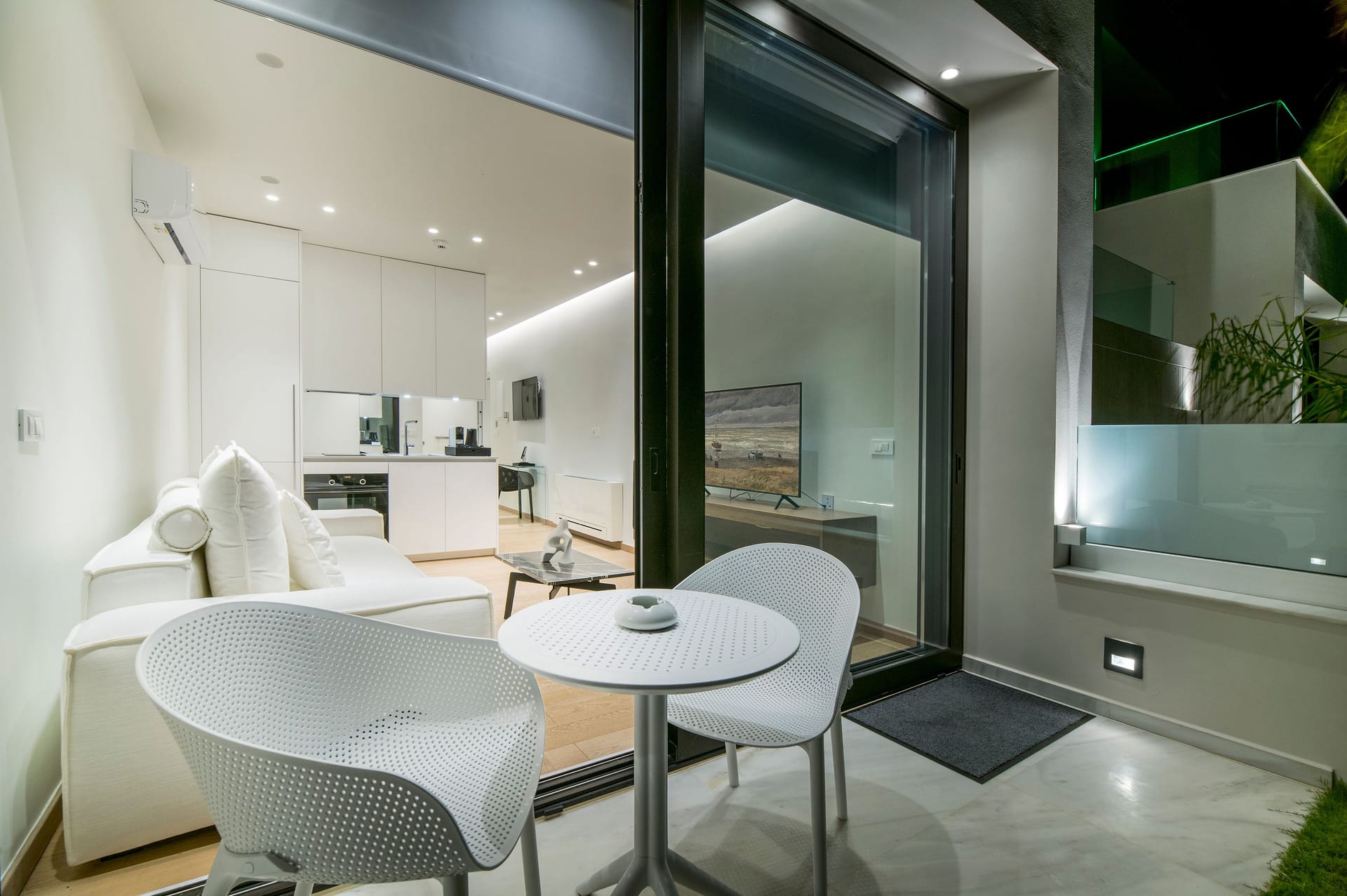 GM Exclusive Luxury Suites And SPA - JUN302 - 9