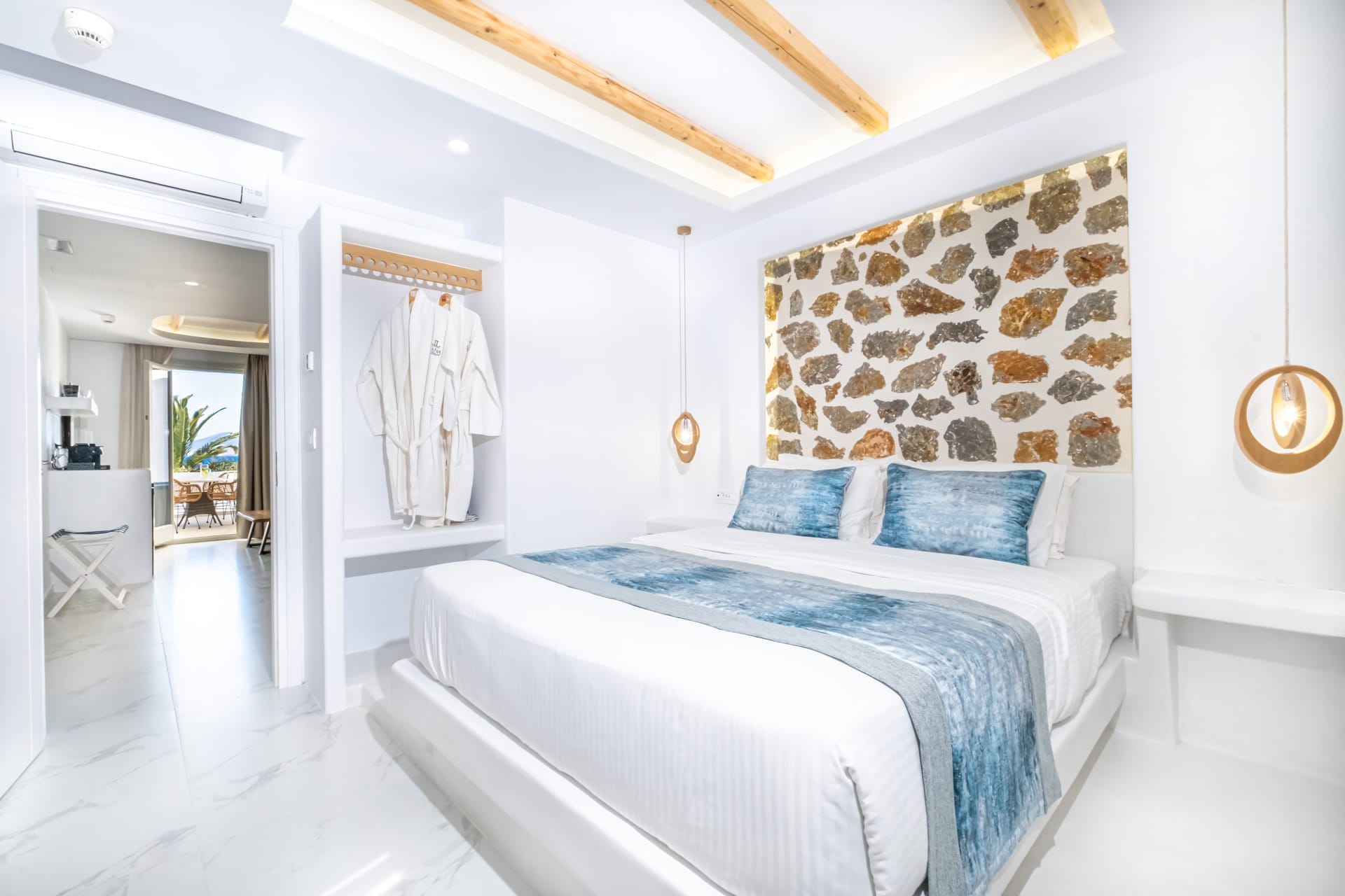 Deluxe Suite with Outdoor Jacuzzi & Sea View