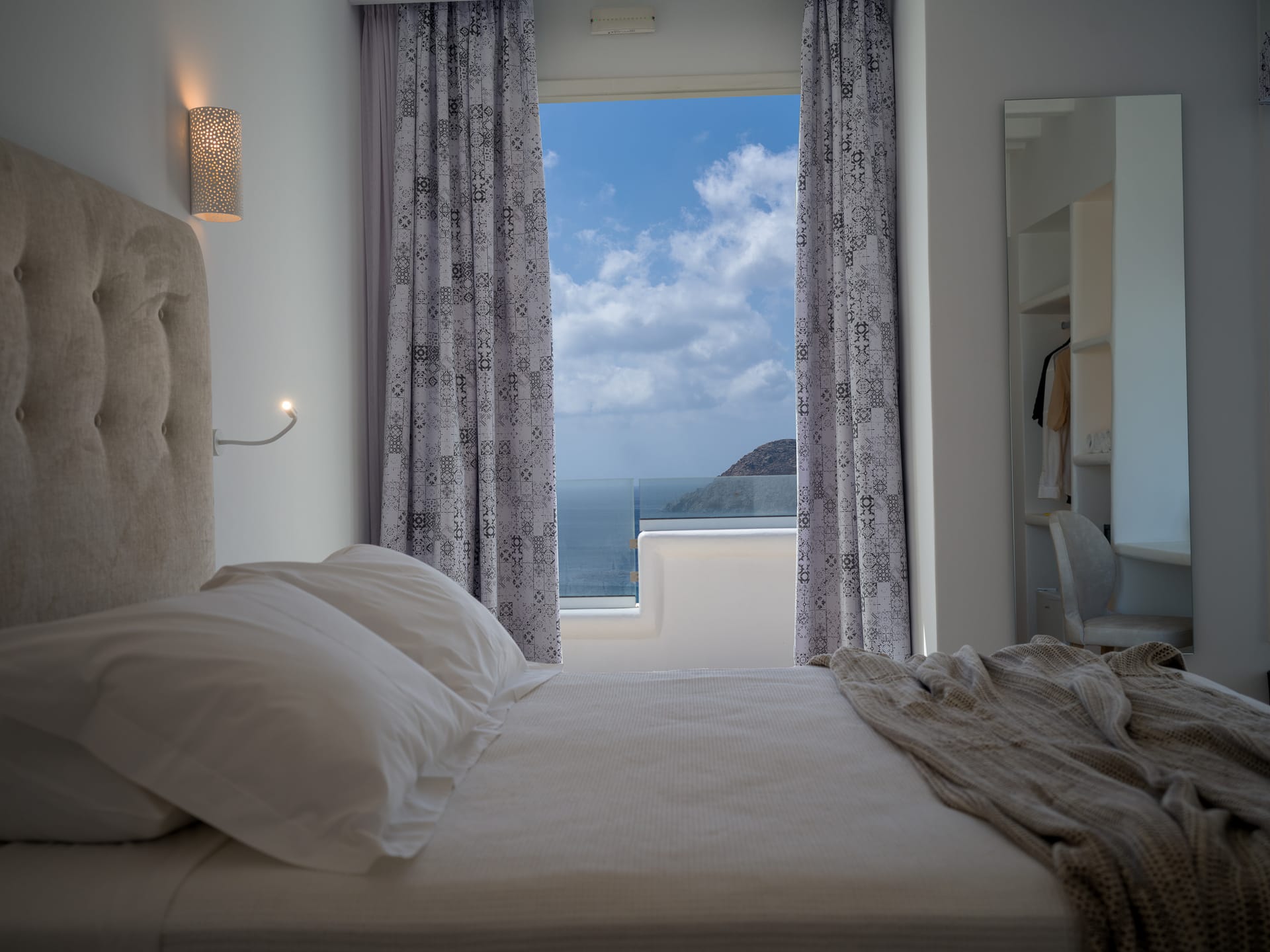 PREMIUM Family Sea View Suite with Sharing Pool